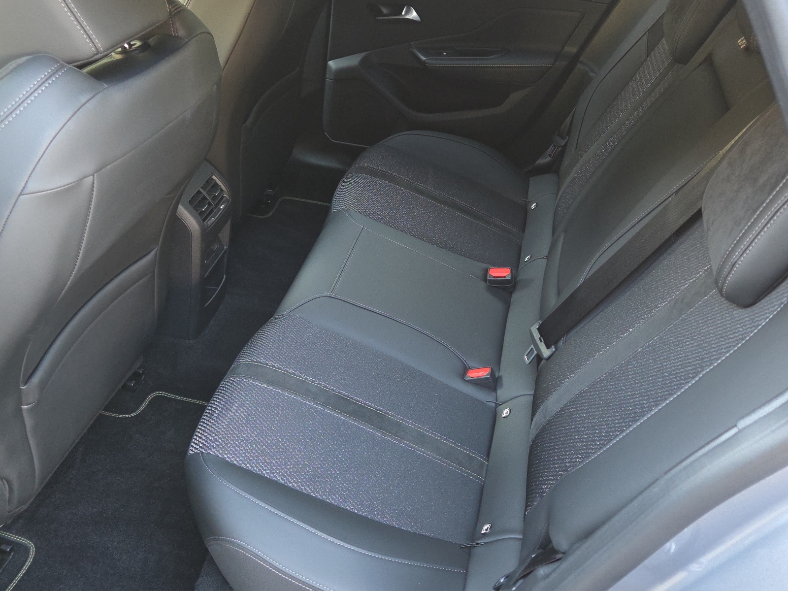 PEUGEOT 308 SW 1.6 PHEV 180 GT-image-10
