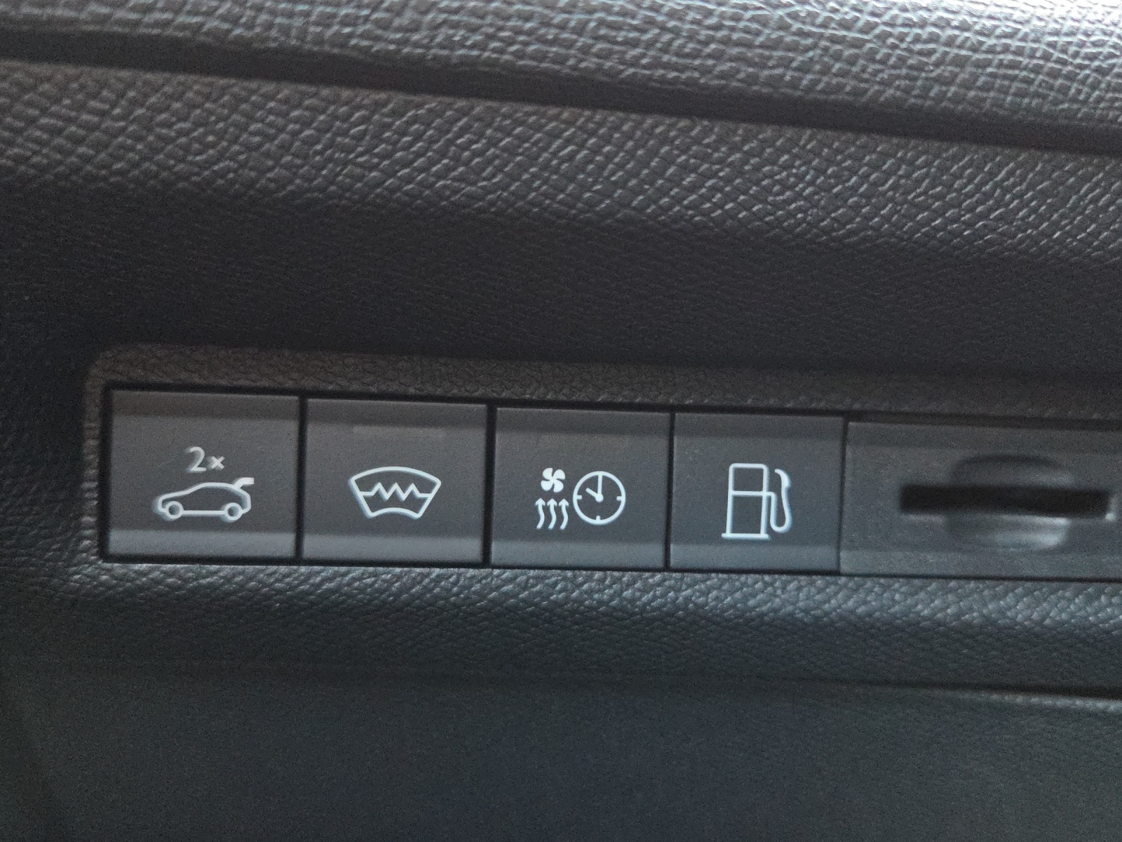 PEUGEOT 308 SW 1.6 PHEV 180 GT-image-13