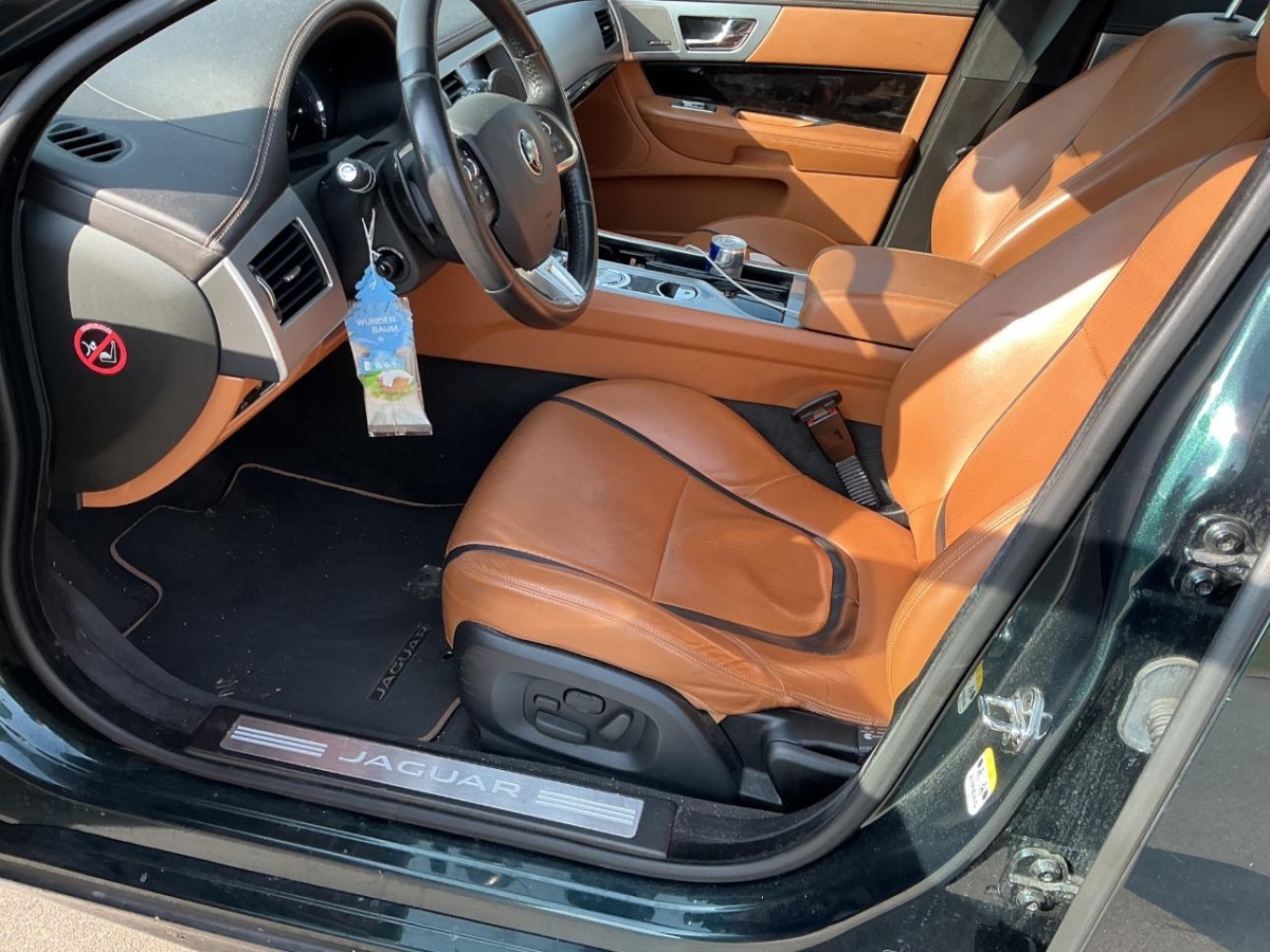 JAGUAR XF 3.0d V6 Portfolio-image-2
