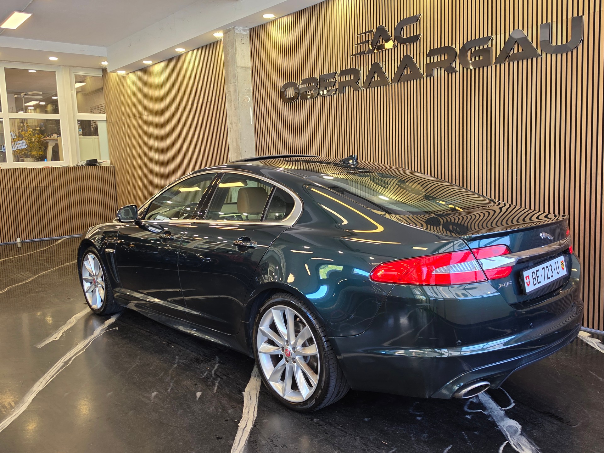 JAGUAR XF 3.0d S V6 Luxury-image-3