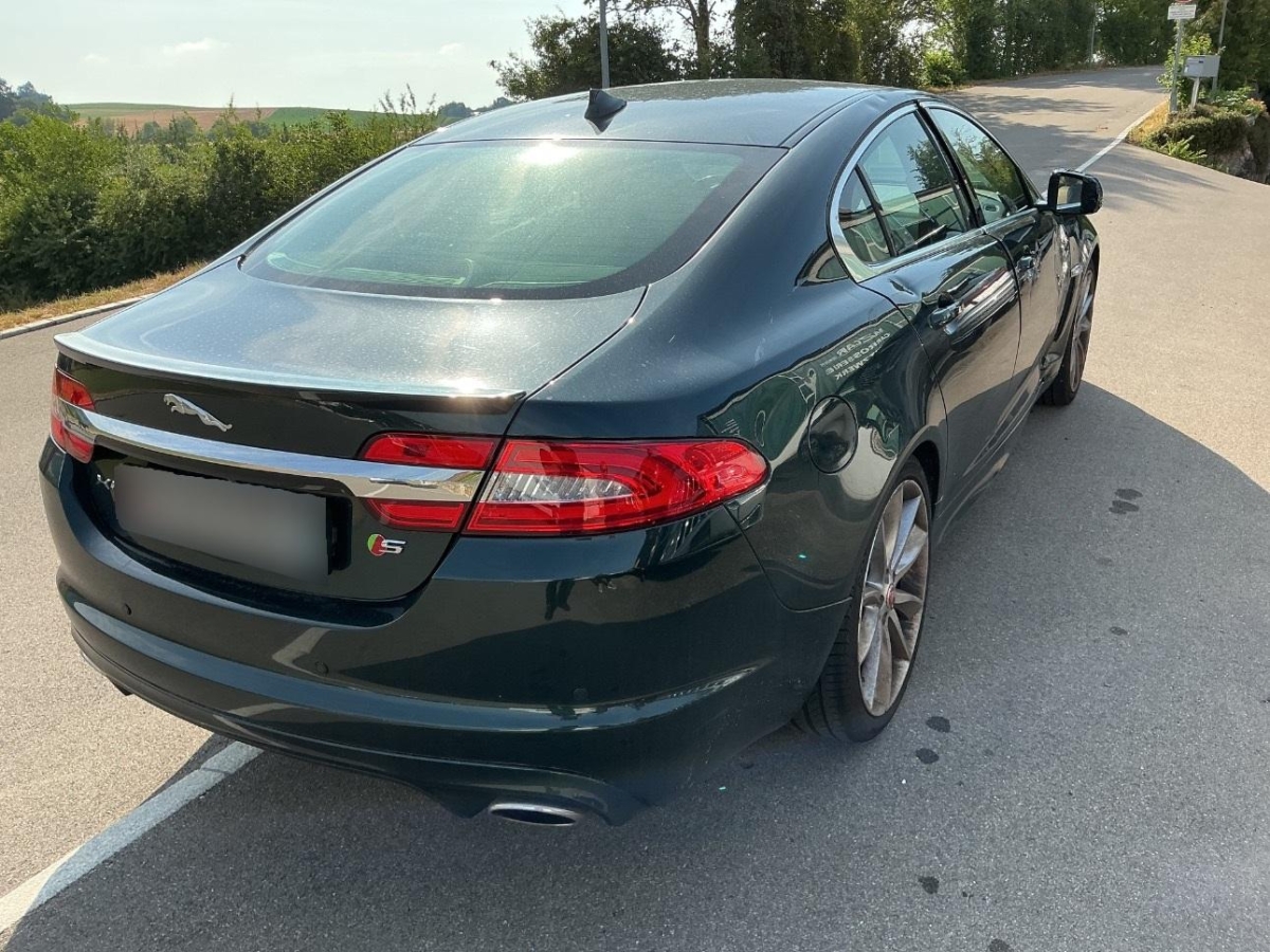JAGUAR XF 3.0d V6 Portfolio-image-5