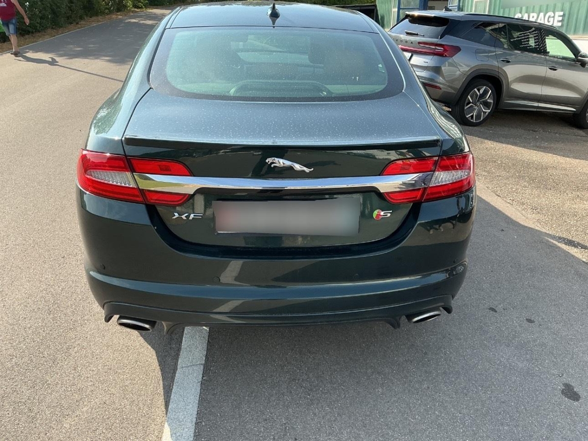 JAGUAR XF 3.0d V6 Portfolio-image-3