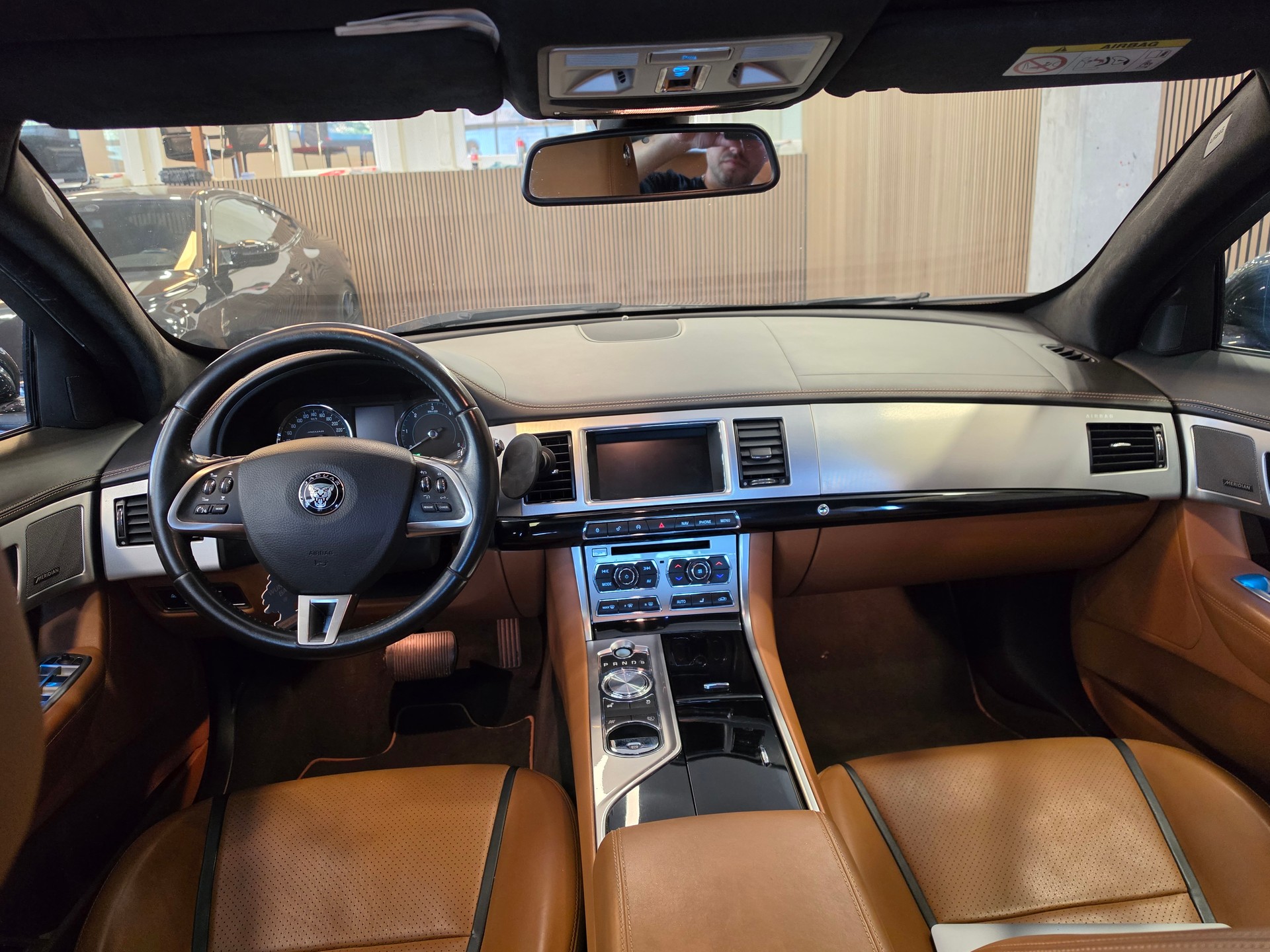 JAGUAR XF 3.0d S V6 Luxury-image-4