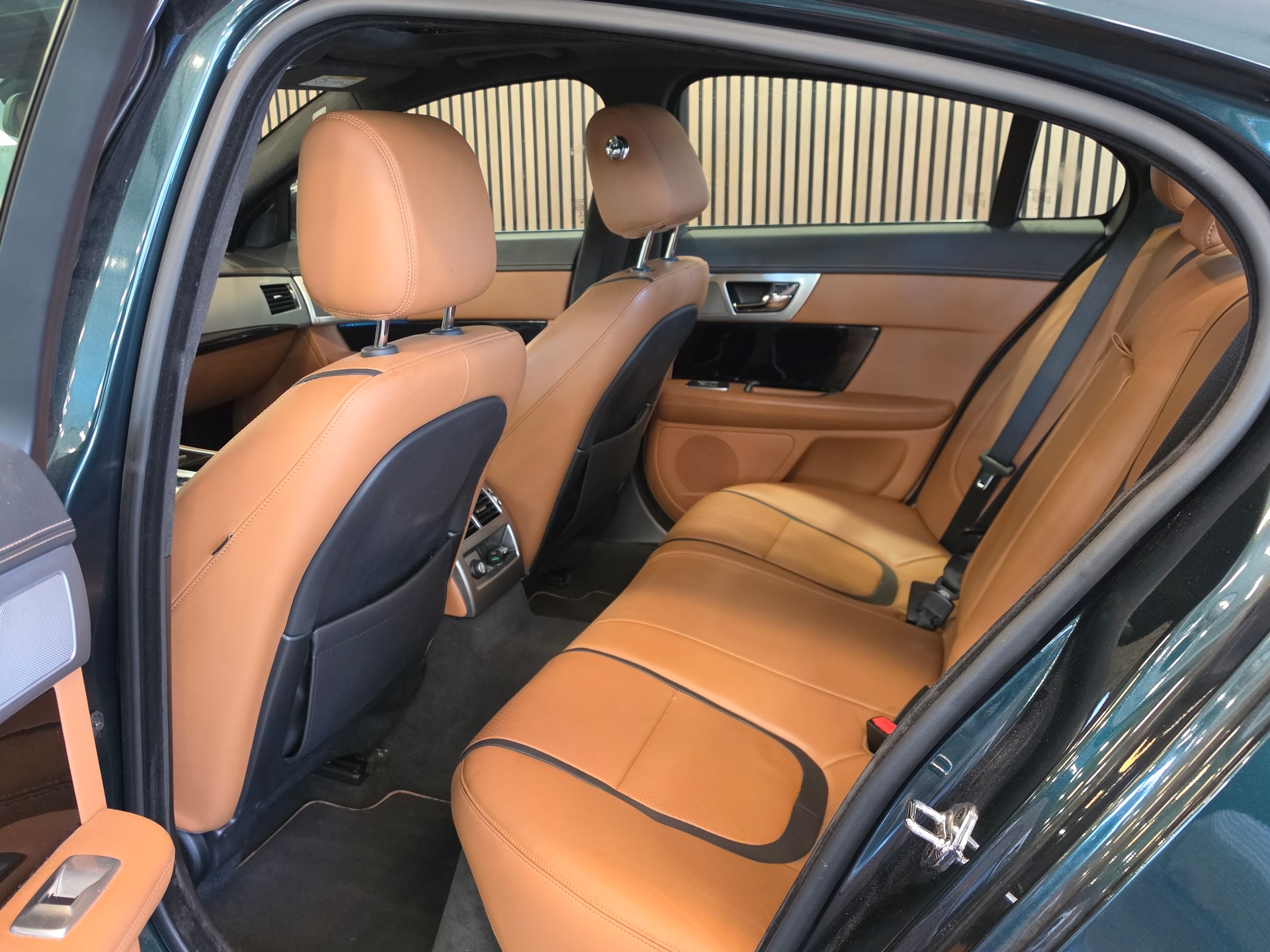 JAGUAR XF 3.0d S V6 Luxury-image-5