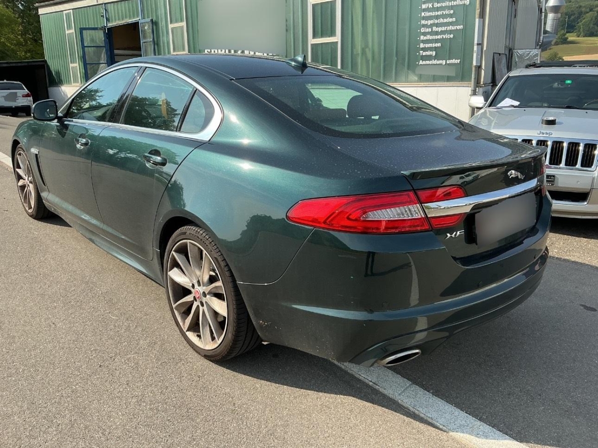 JAGUAR XF 3.0d V6 Portfolio-image-4