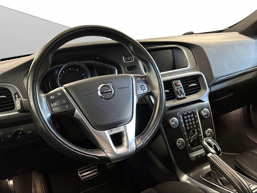 VOLVO V40 1.5 T2 R-Design S/S-image-9
