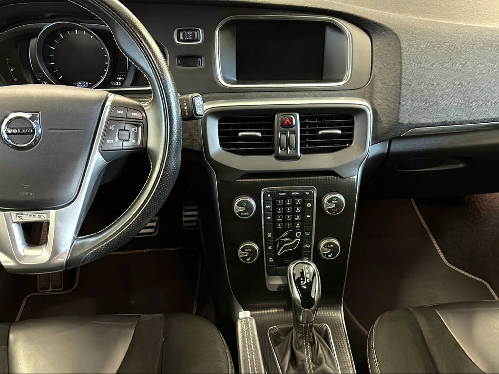 VOLVO V40 1.5 T2 R-Design S/S-image-8
