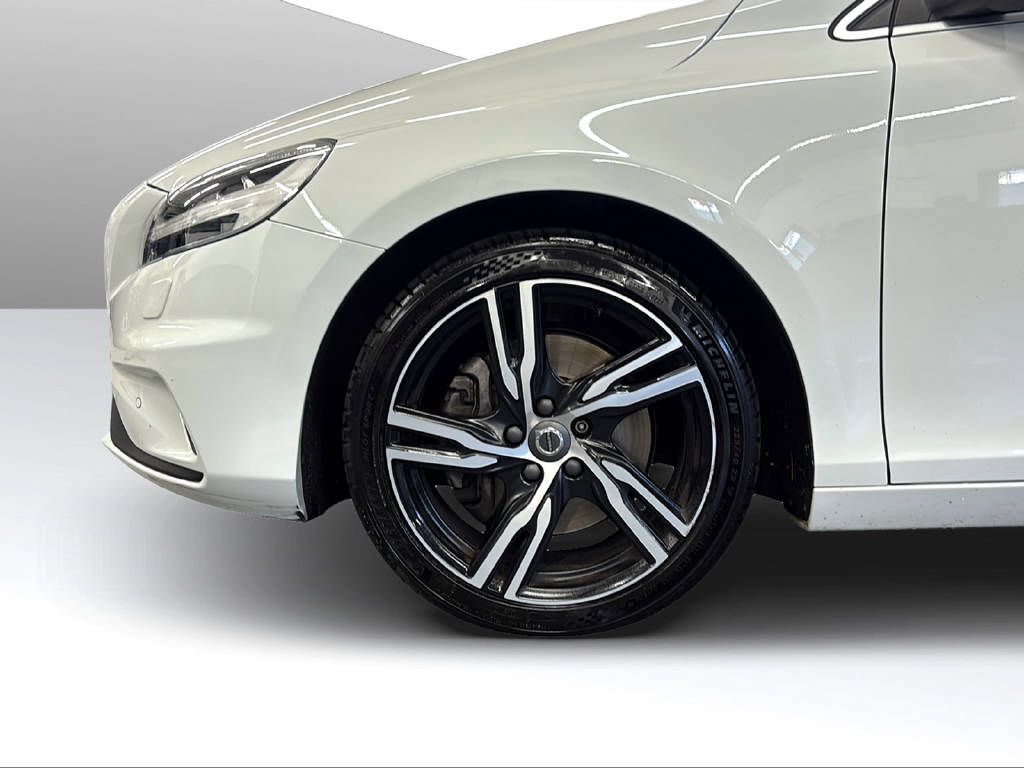 VOLVO V40 1.5 T2 R-Design S/S-image-13