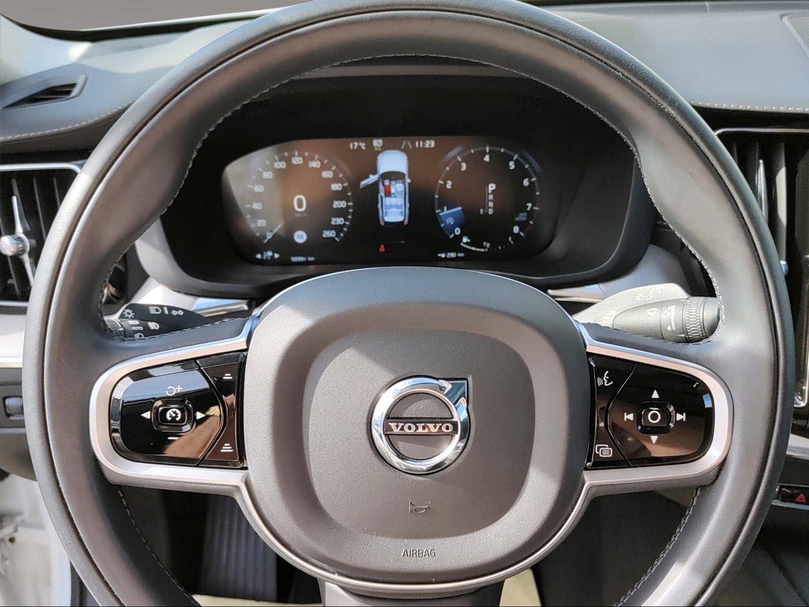 VOLVO XC60 2.0 T5 Inscription AWD-image-11