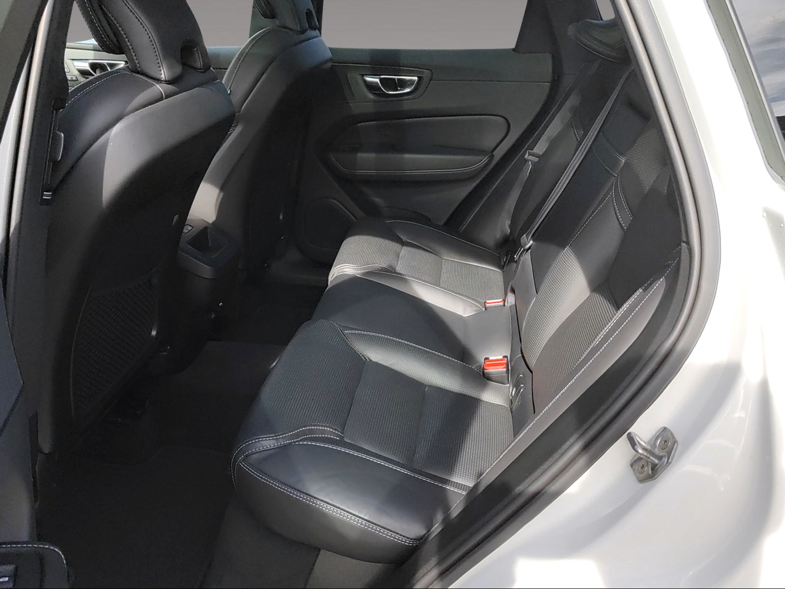 VOLVO XC60 2.0 T5 Inscription AWD-image-16
