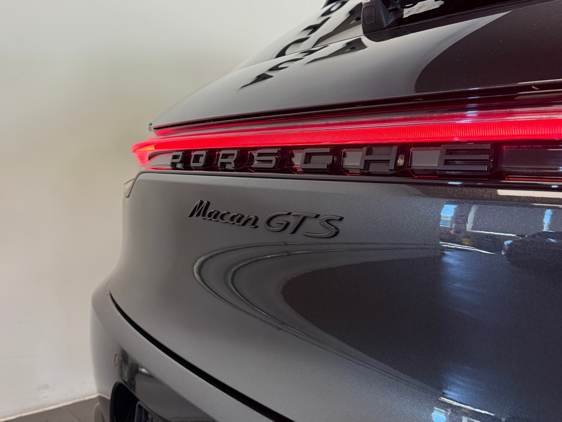 PORSCHE Macan GTS PDK *Carbon & Panoramadach*-image-4