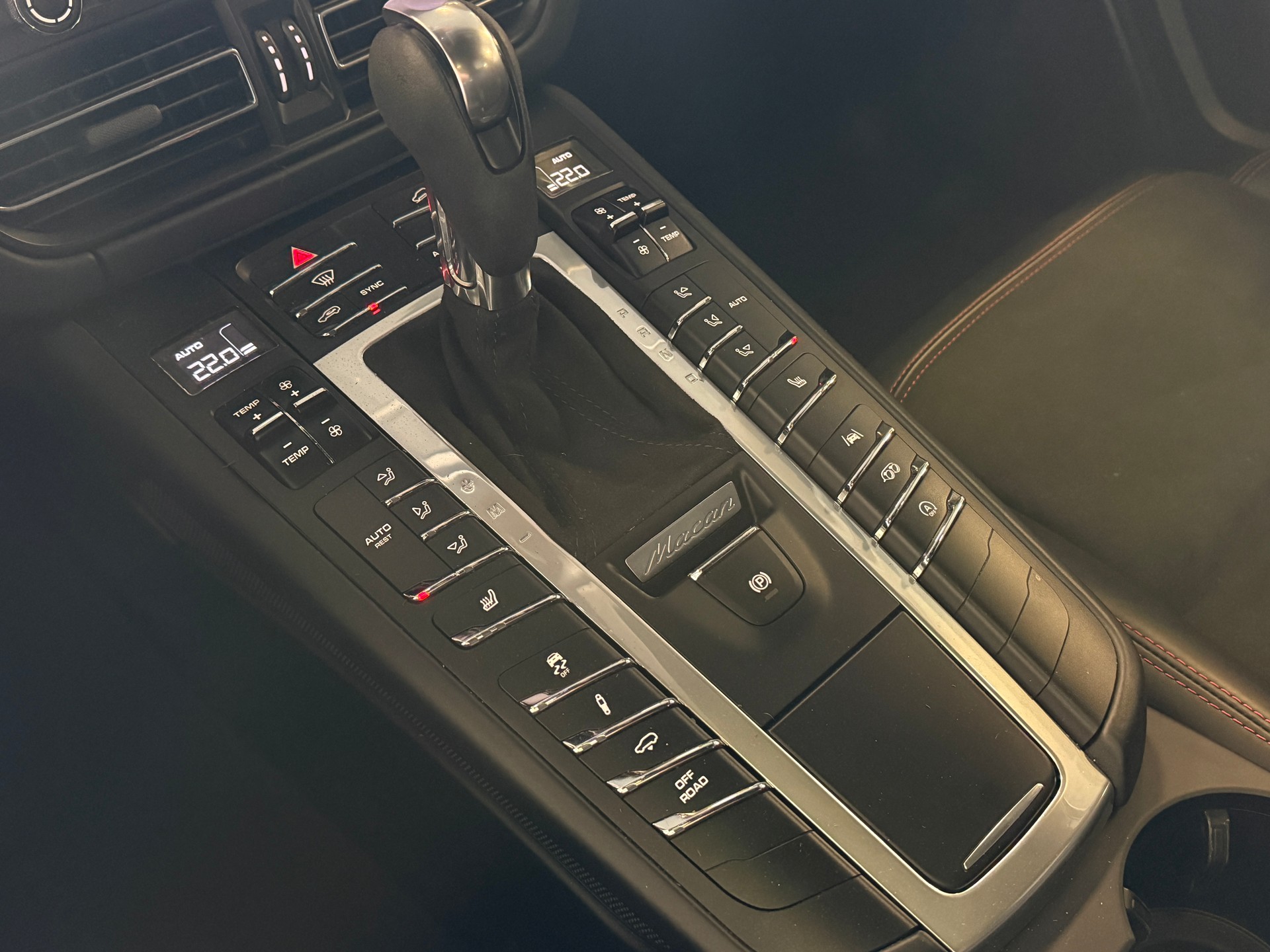 PORSCHE Macan GTS PDK *Carbon & Panoramadach*-image-6