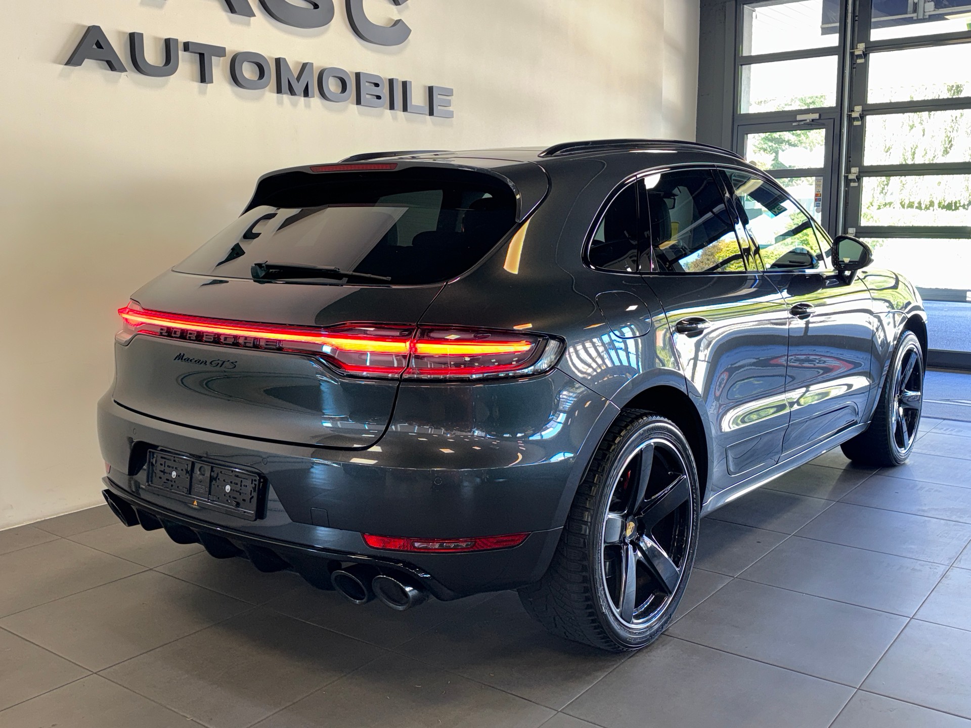 PORSCHE Macan GTS PDK *Carbon & Panoramadach*-image-2