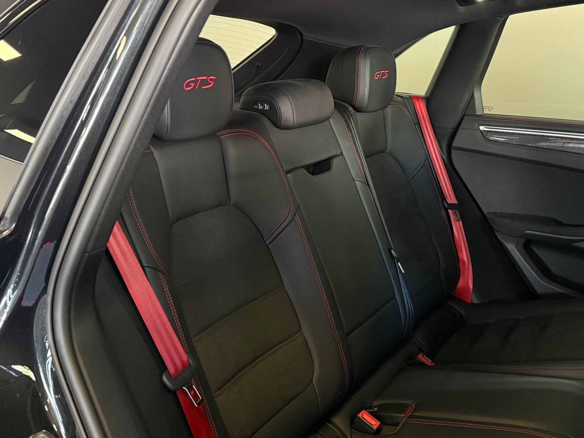 PORSCHE Macan GTS PDK *Carbon & Panoramadach*-image-17