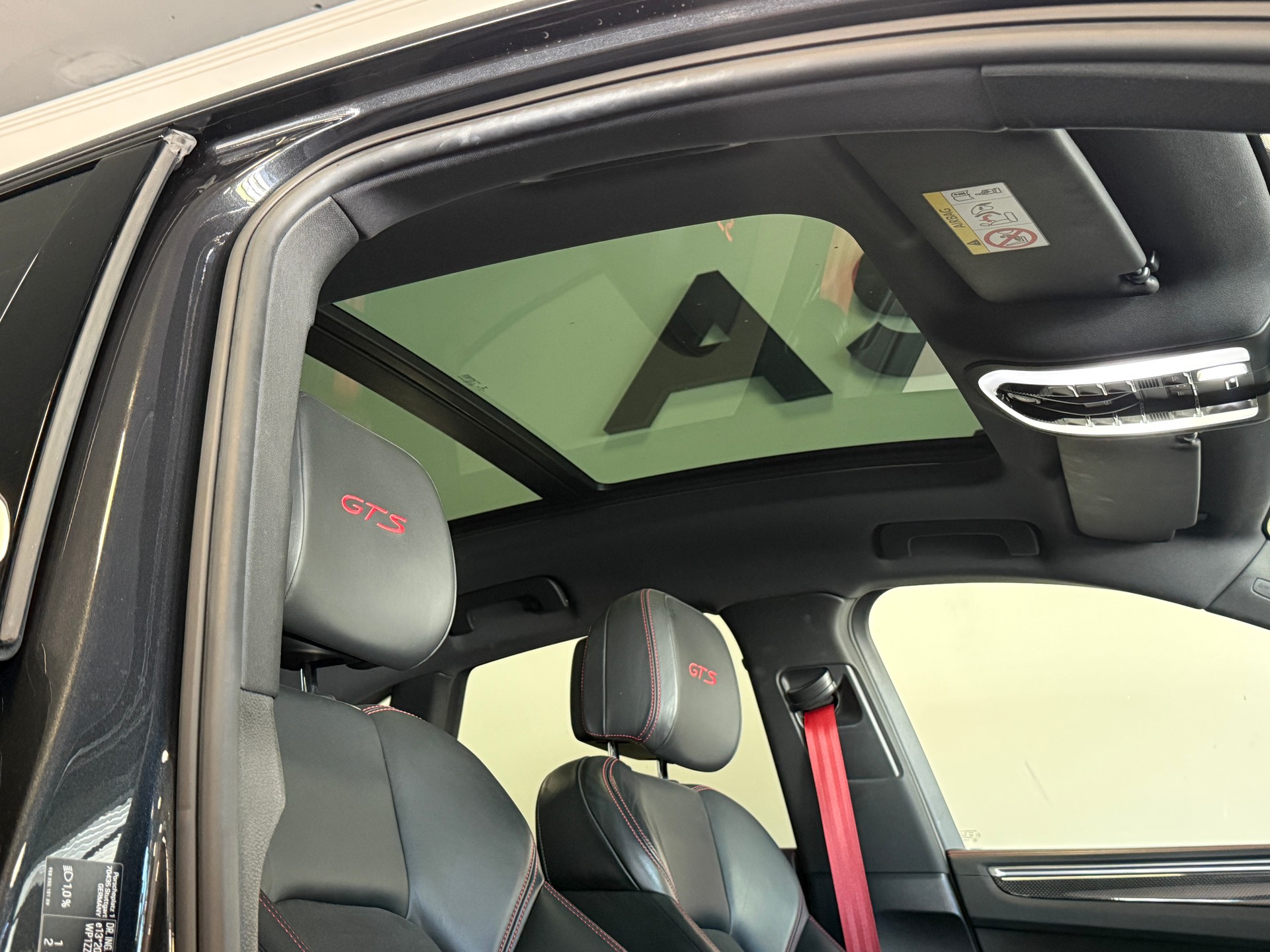 PORSCHE Macan GTS PDK *Carbon & Panoramadach*-image-16