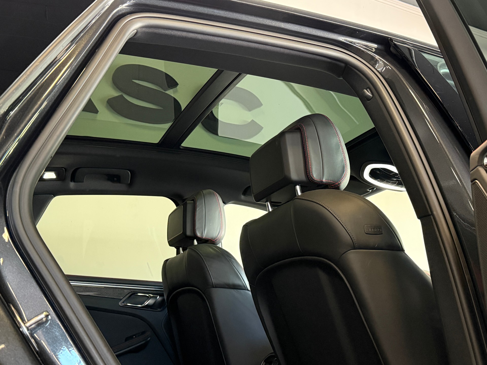 PORSCHE Macan GTS PDK *Carbon & Panoramadach*-image-18