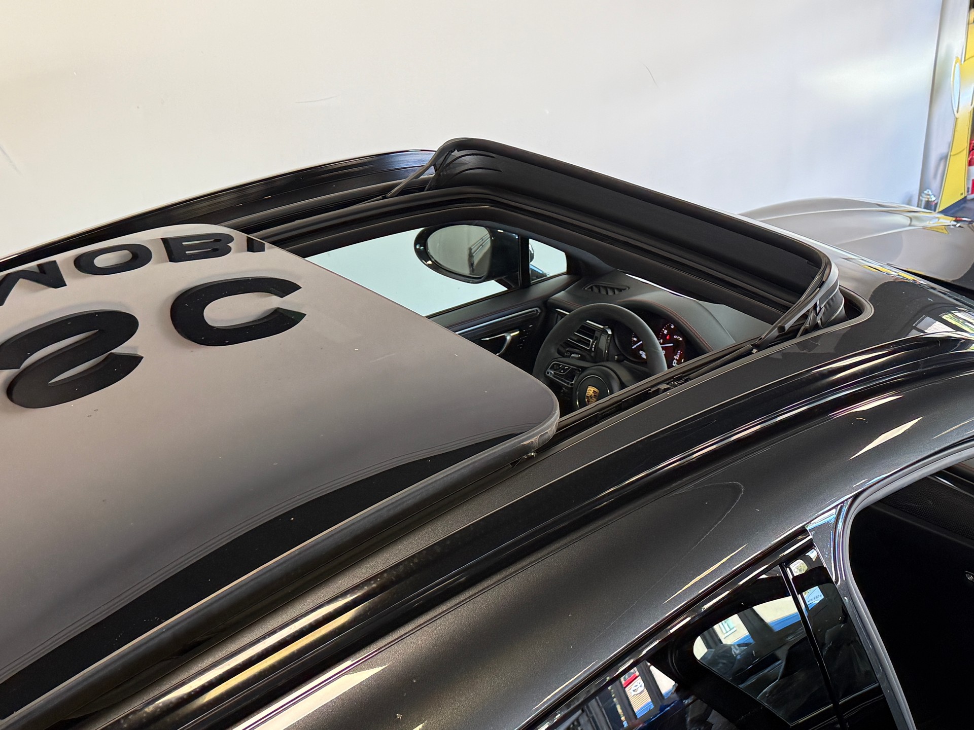 PORSCHE Macan GTS PDK *Carbon & Panoramadach*-image-3