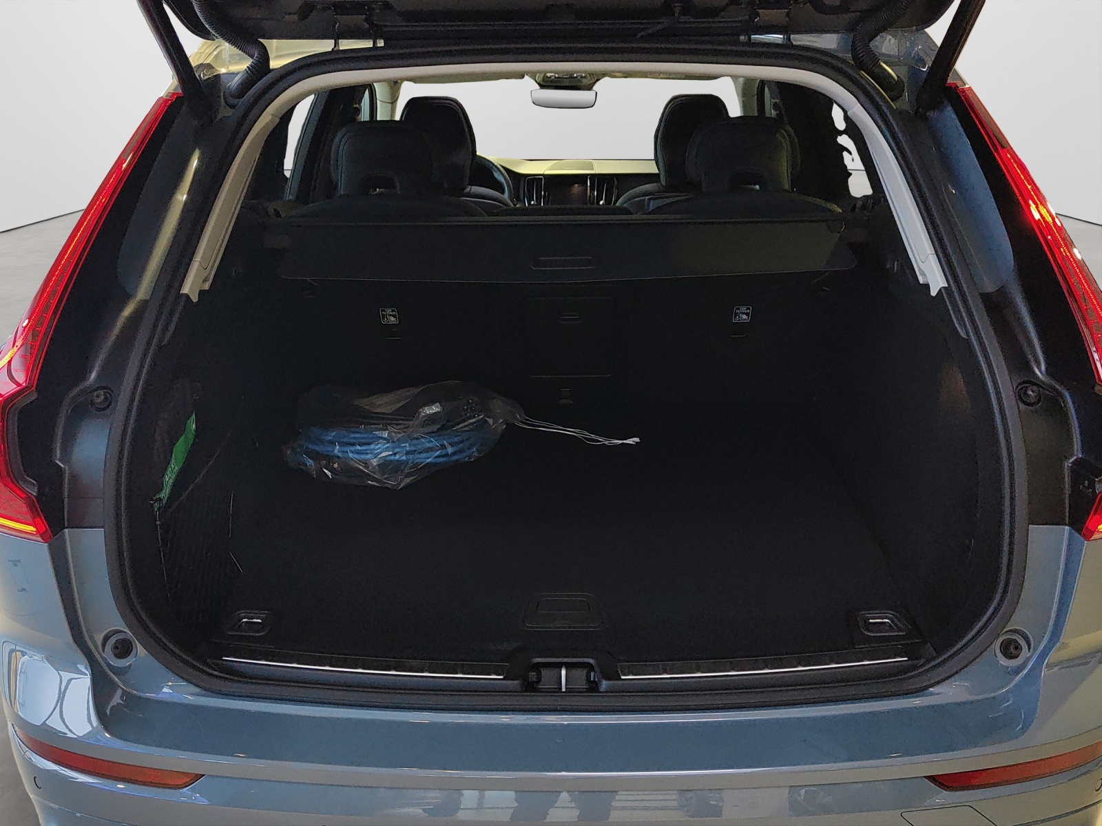 VOLVO XC60 2.0 T6 TE Ultimate Dark eAWD-image-5
