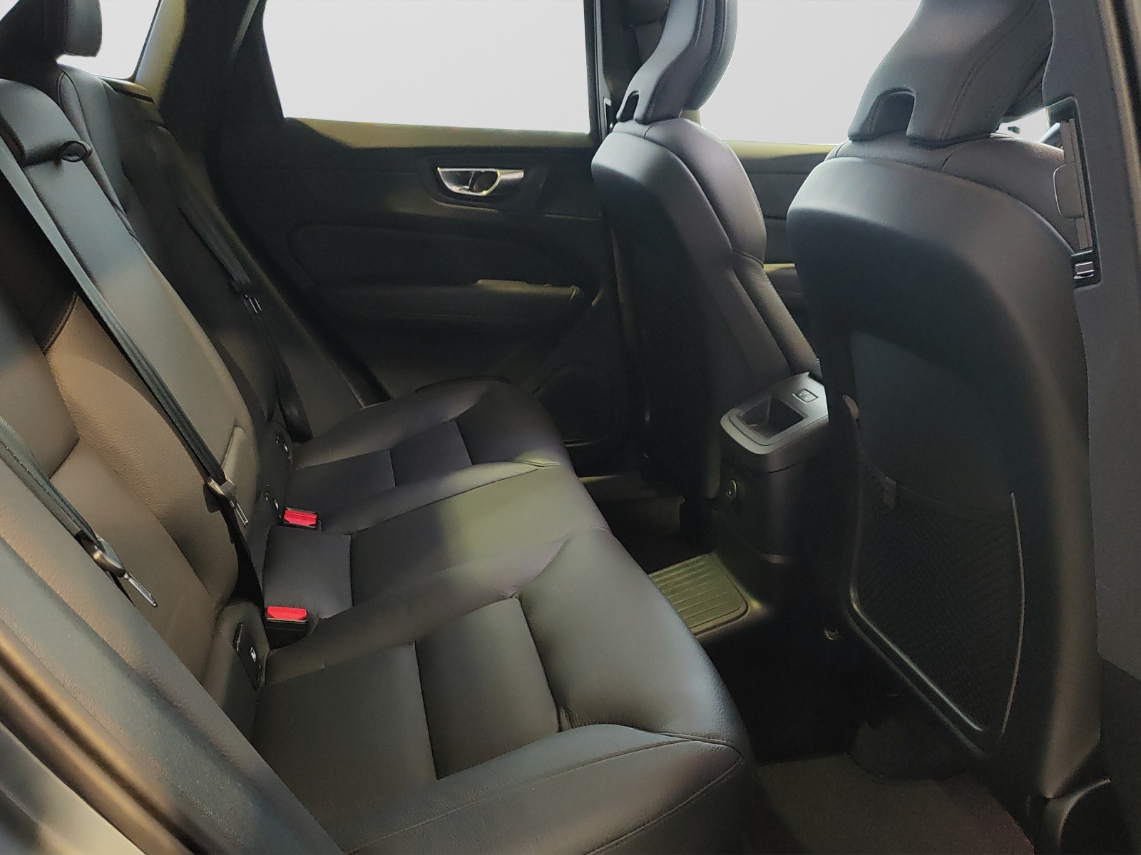 VOLVO XC60 2.0 T6 TE Ultimate Dark eAWD-image-7