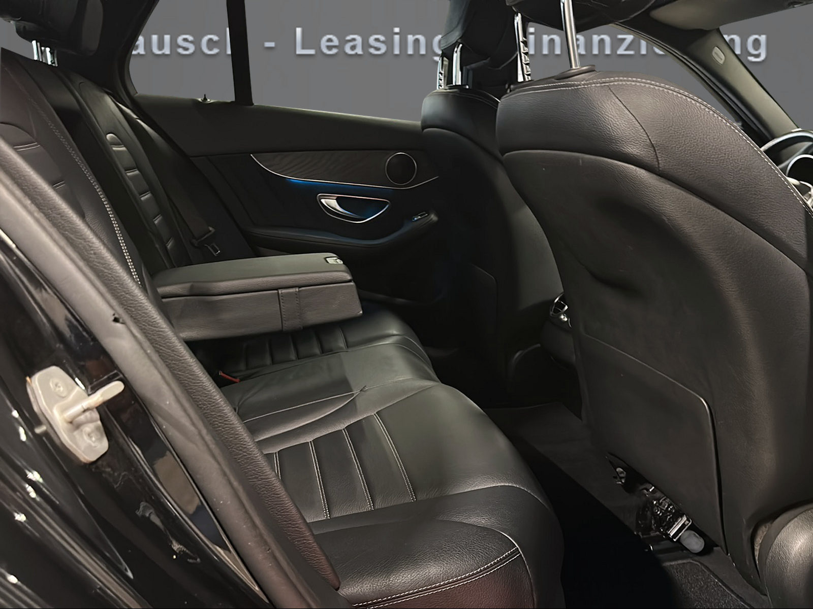 MERCEDES-BENZ C 200 AMG Line 4Matic 7G-Tronic-image-12