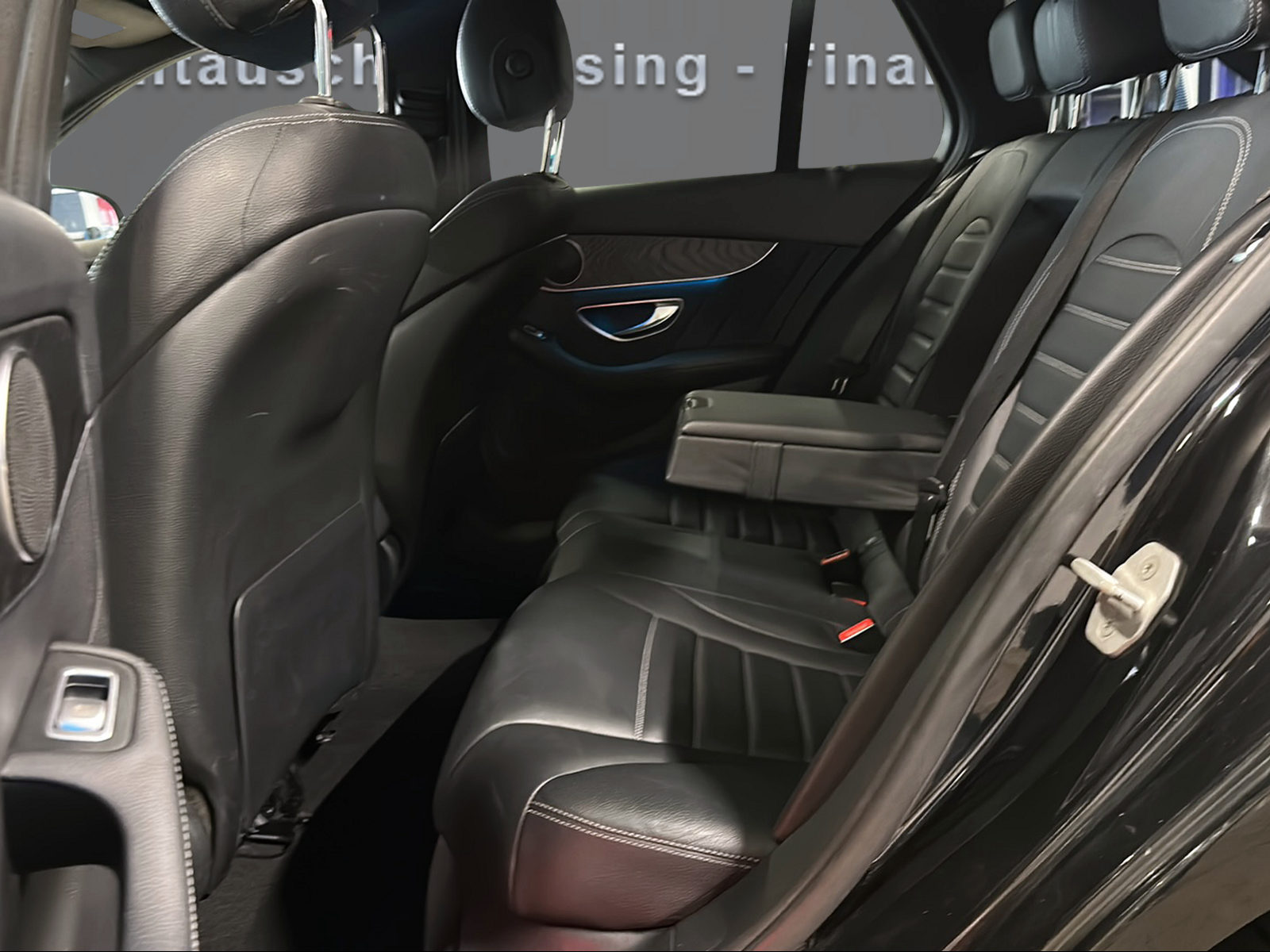 MERCEDES-BENZ C 200 AMG Line 4Matic 7G-Tronic-image-11