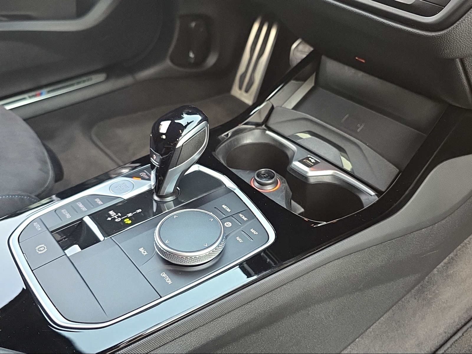 BMW 120d xDrive Steptronic M Sport-image-14