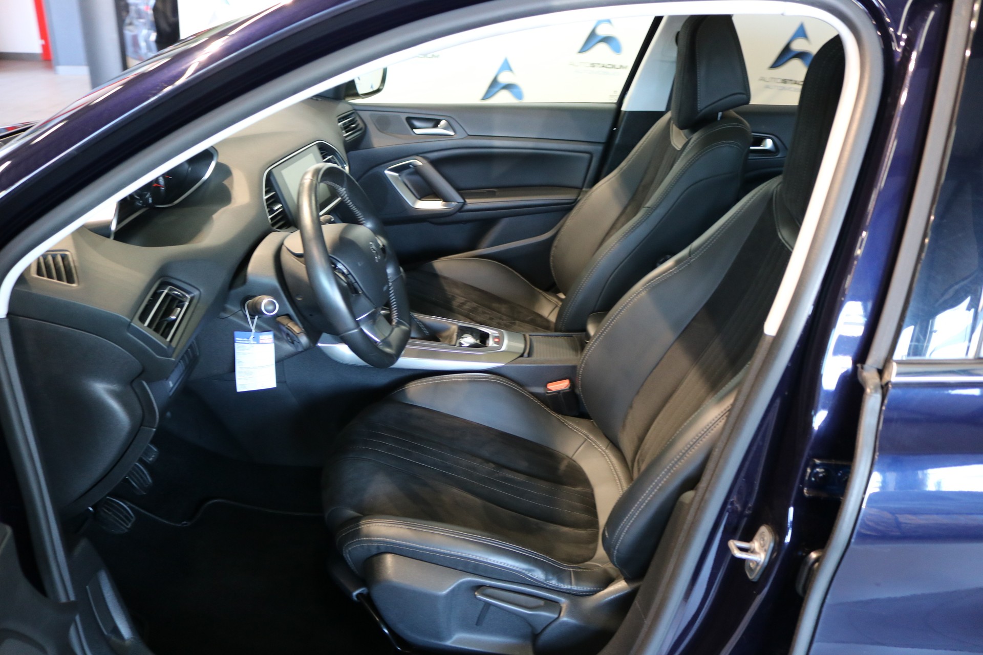 PEUGEOT 308 1.6 THP Allure-image-35