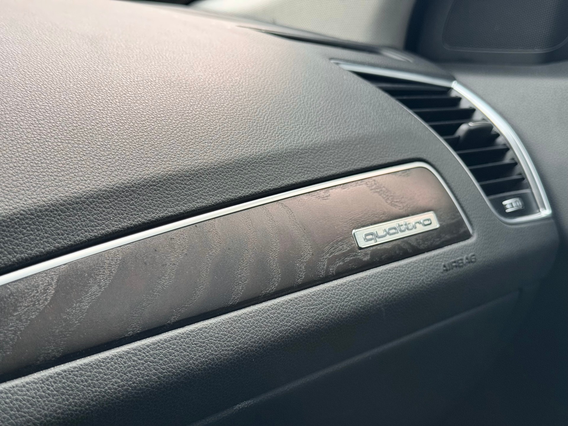 AUDI Q5 2.0 TDI quattro S-tronic-image-21