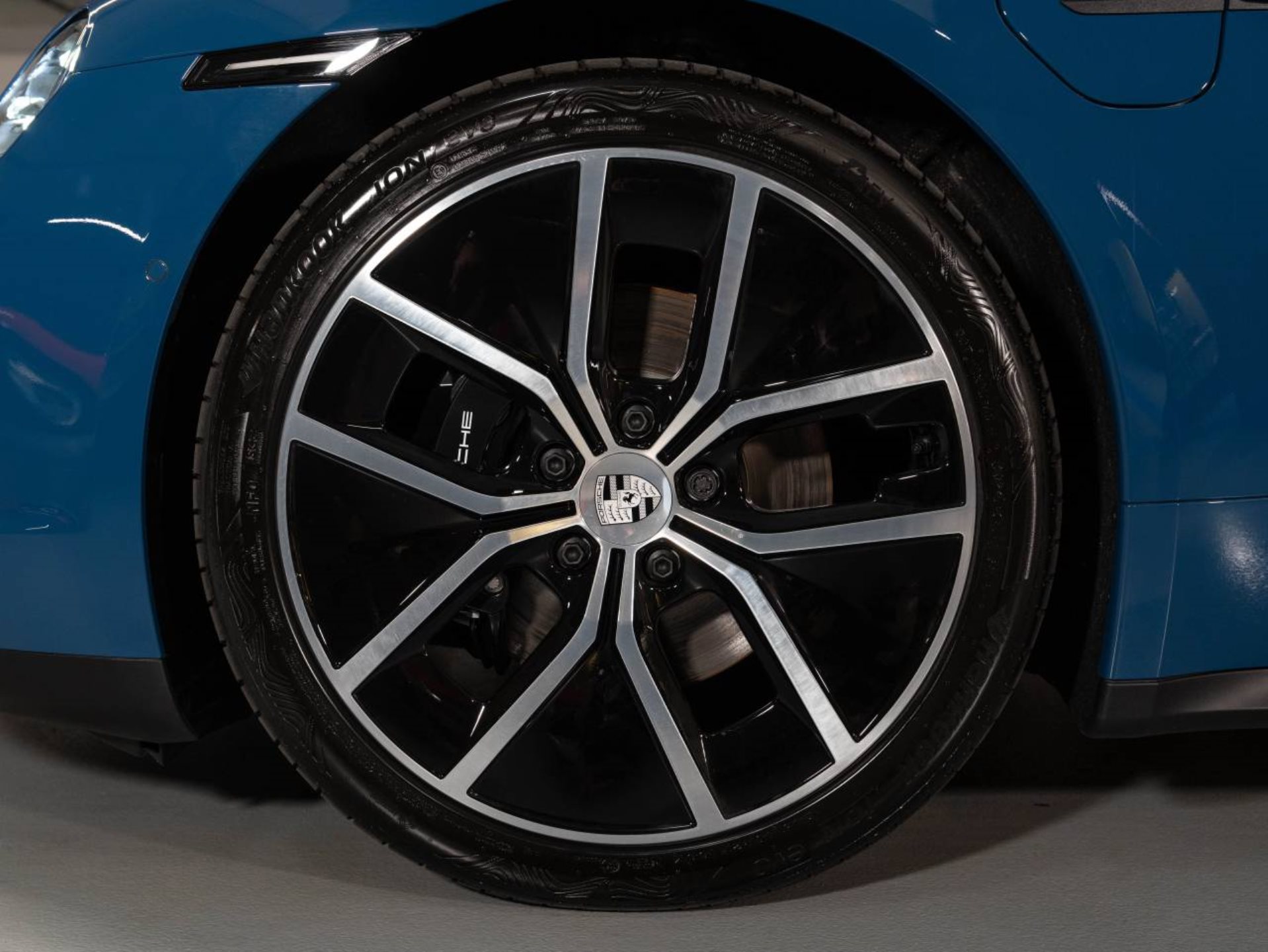 PORSCHE Taycan 4S Sport Turismo-image-16