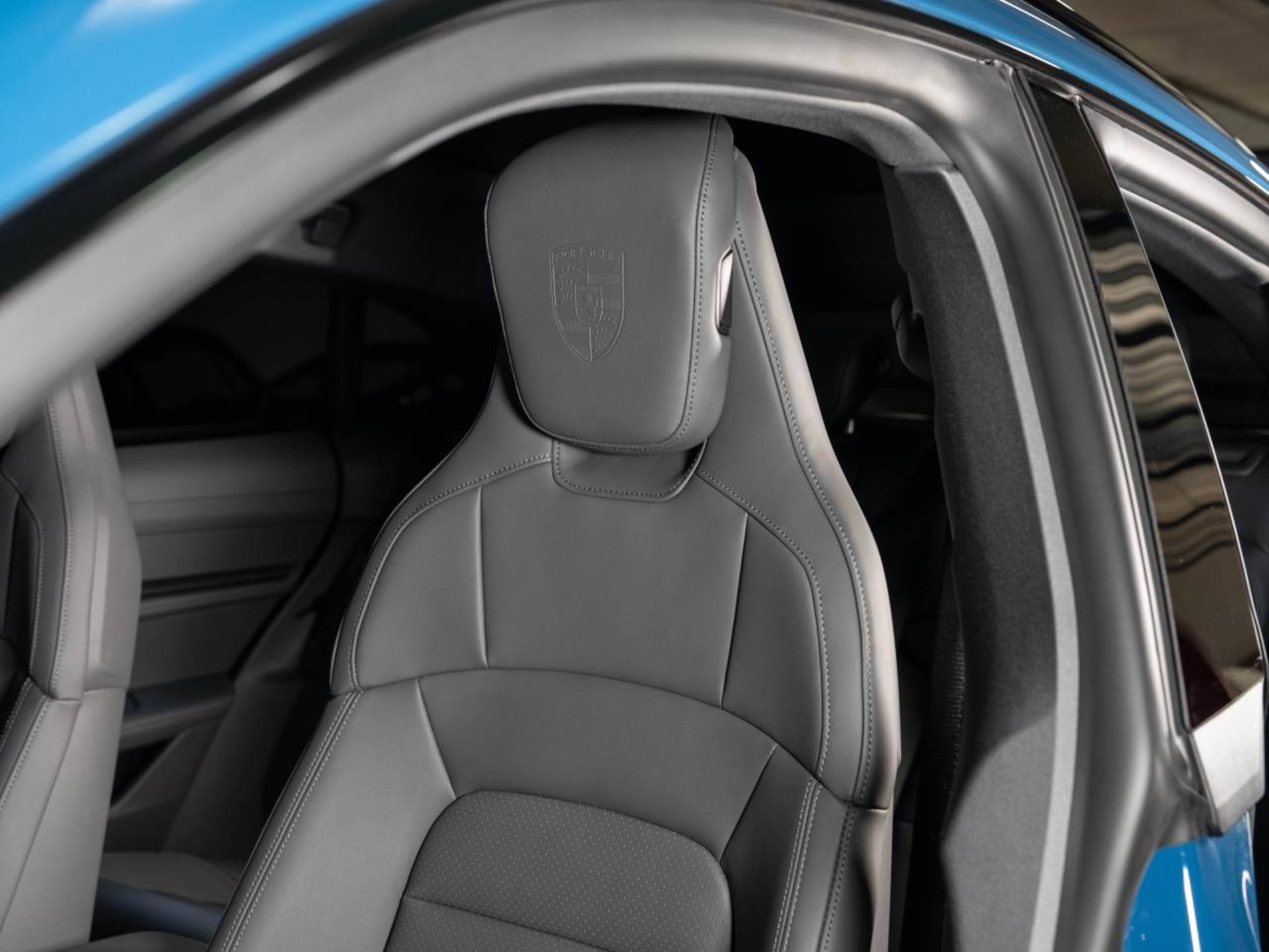 PORSCHE Taycan 4S Sport Turismo-image-4