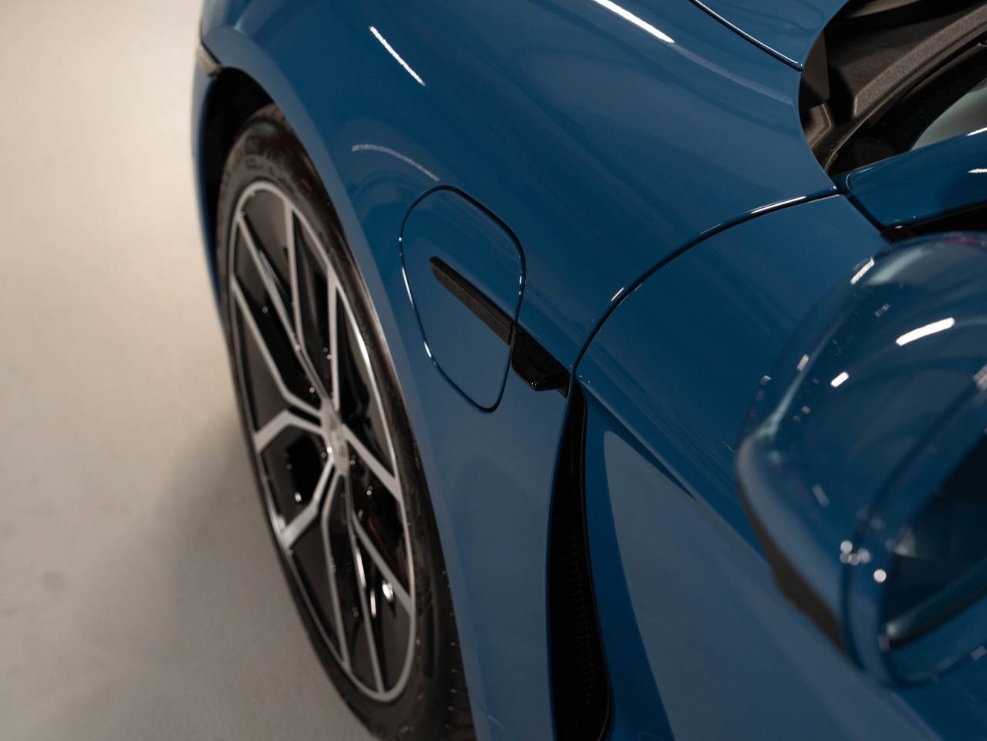 PORSCHE Taycan 4S Sport Turismo-image-21