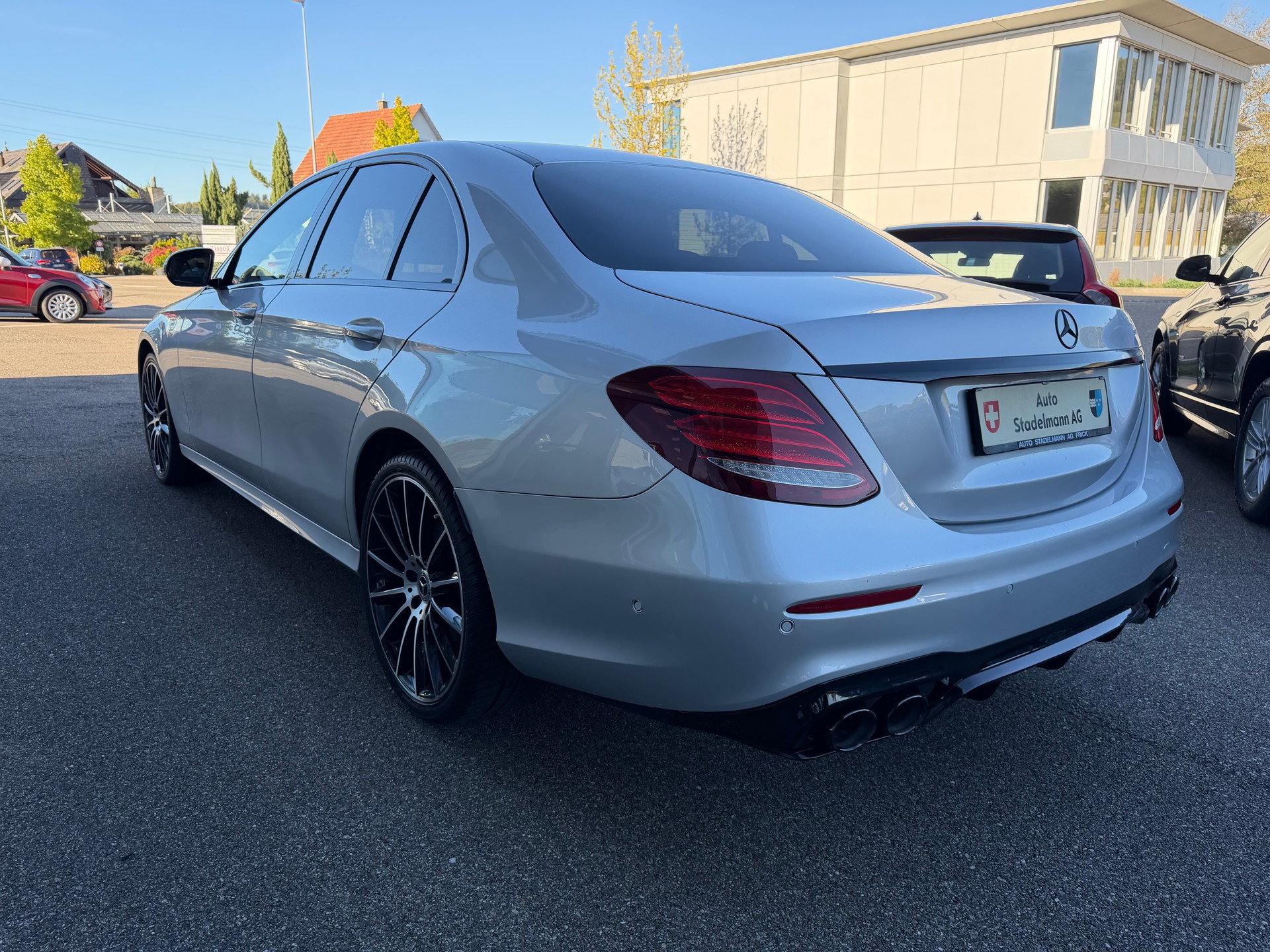 MERCEDES-BENZ E 220 d Swiss Star AMG Line 4matic-image-6