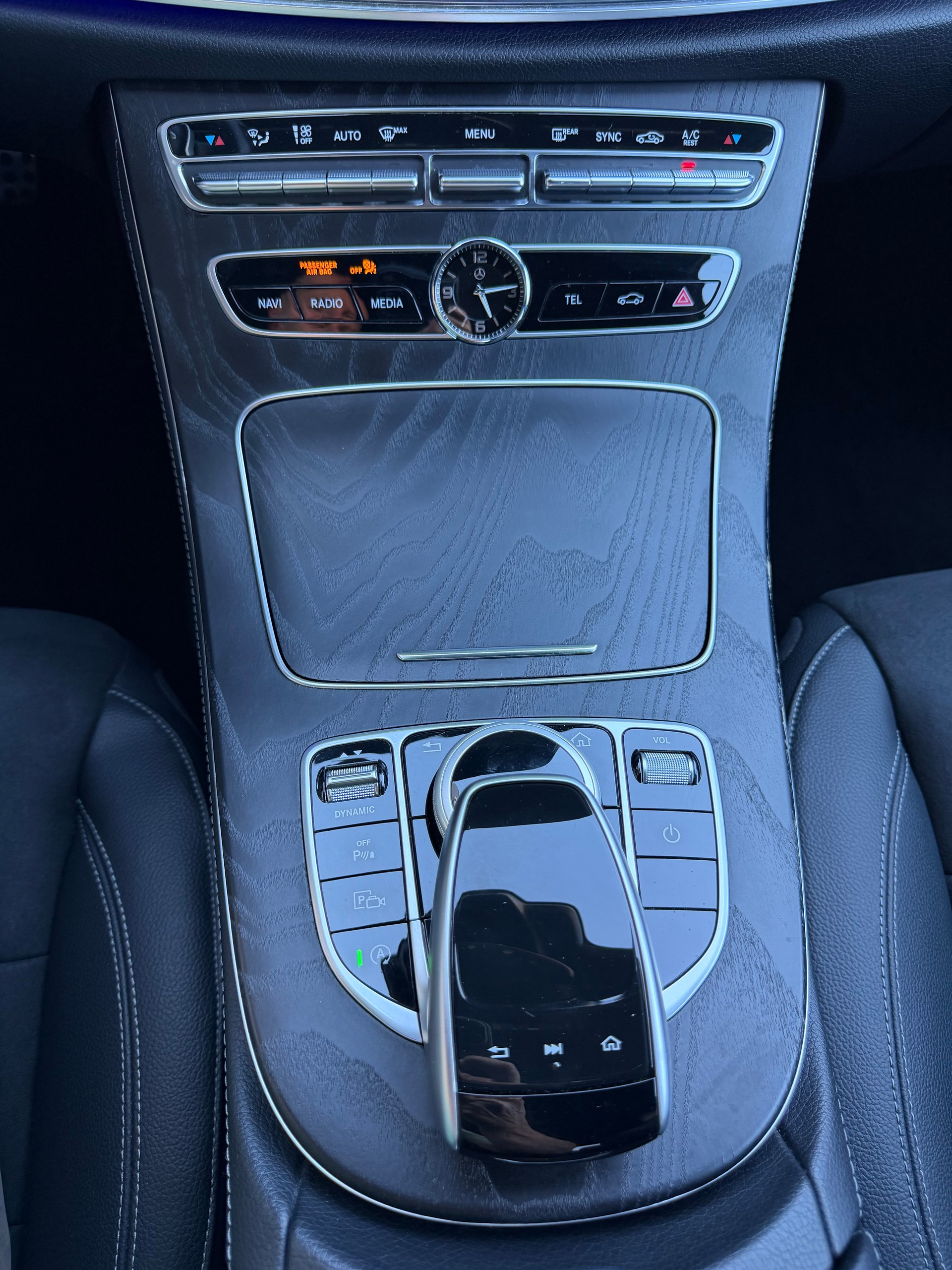 MERCEDES-BENZ E 220 d Swiss Star AMG Line 4matic-image-17