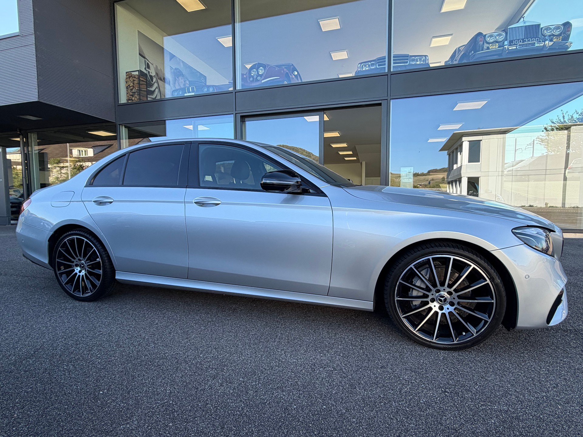 MERCEDES-BENZ E 220 d Swiss Star AMG Line 4matic-image-1