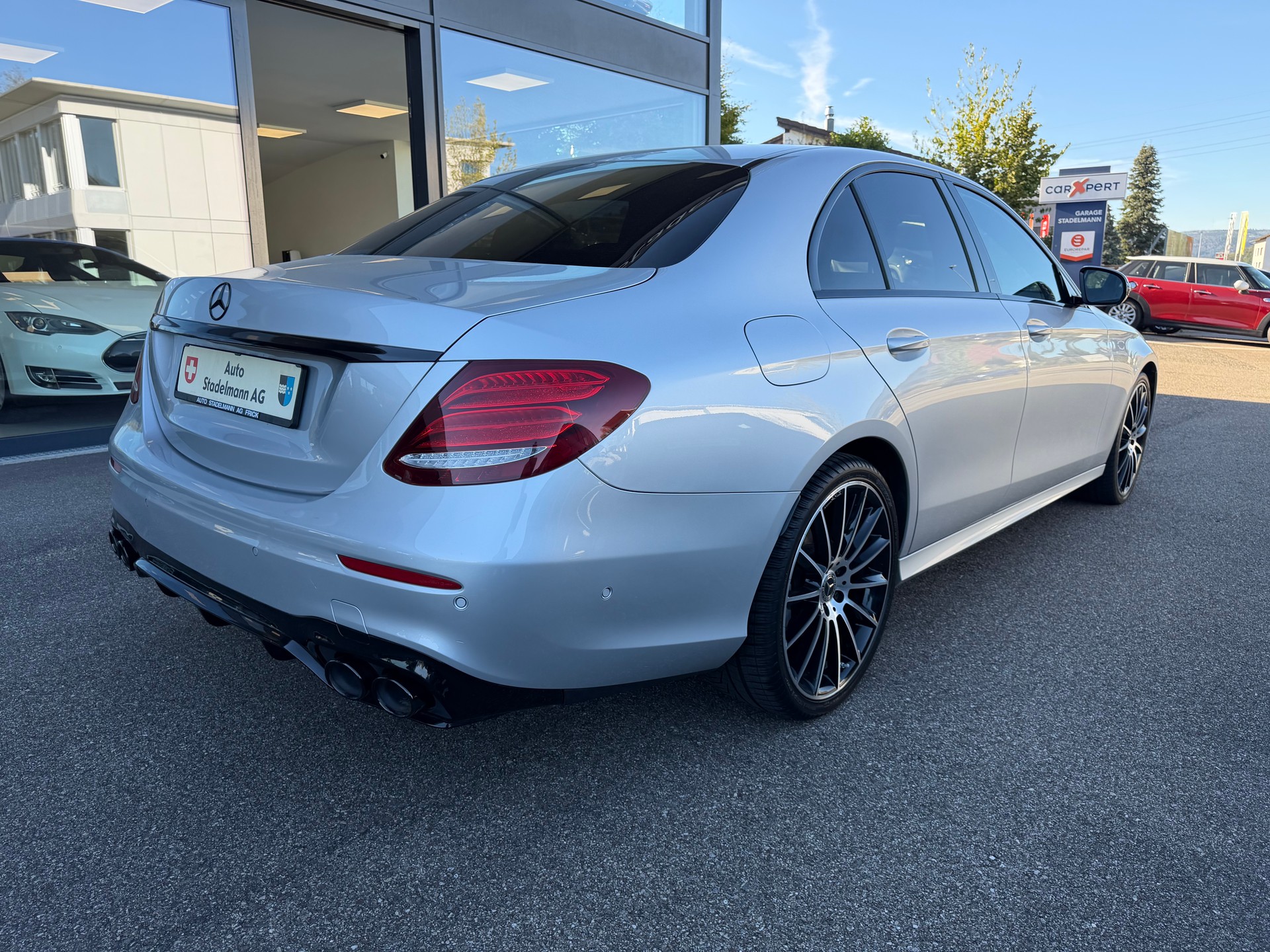 MERCEDES-BENZ E 220 d Swiss Star AMG Line 4matic-image-2
