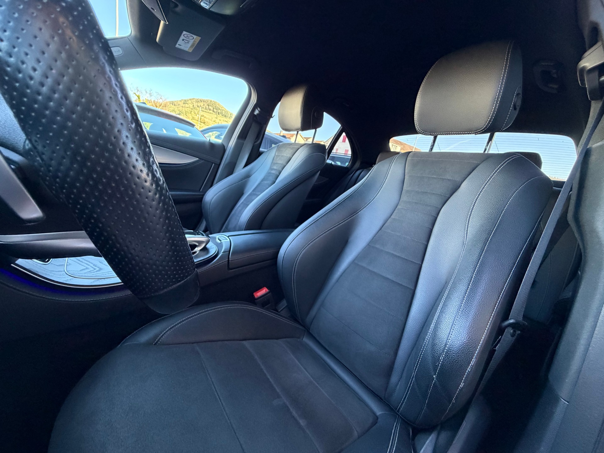 MERCEDES-BENZ E 220 d Swiss Star AMG Line 4matic-image-12
