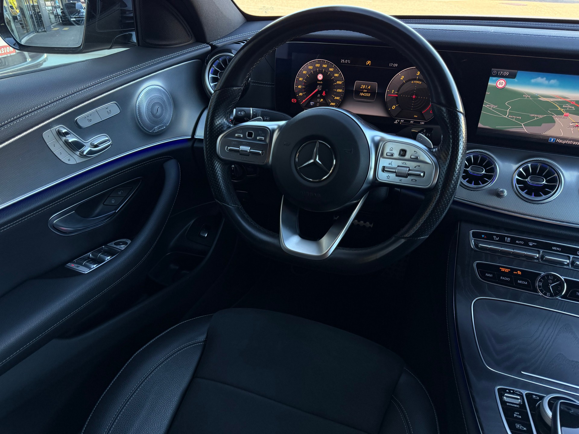 MERCEDES-BENZ E 220 d Swiss Star AMG Line 4matic-image-19