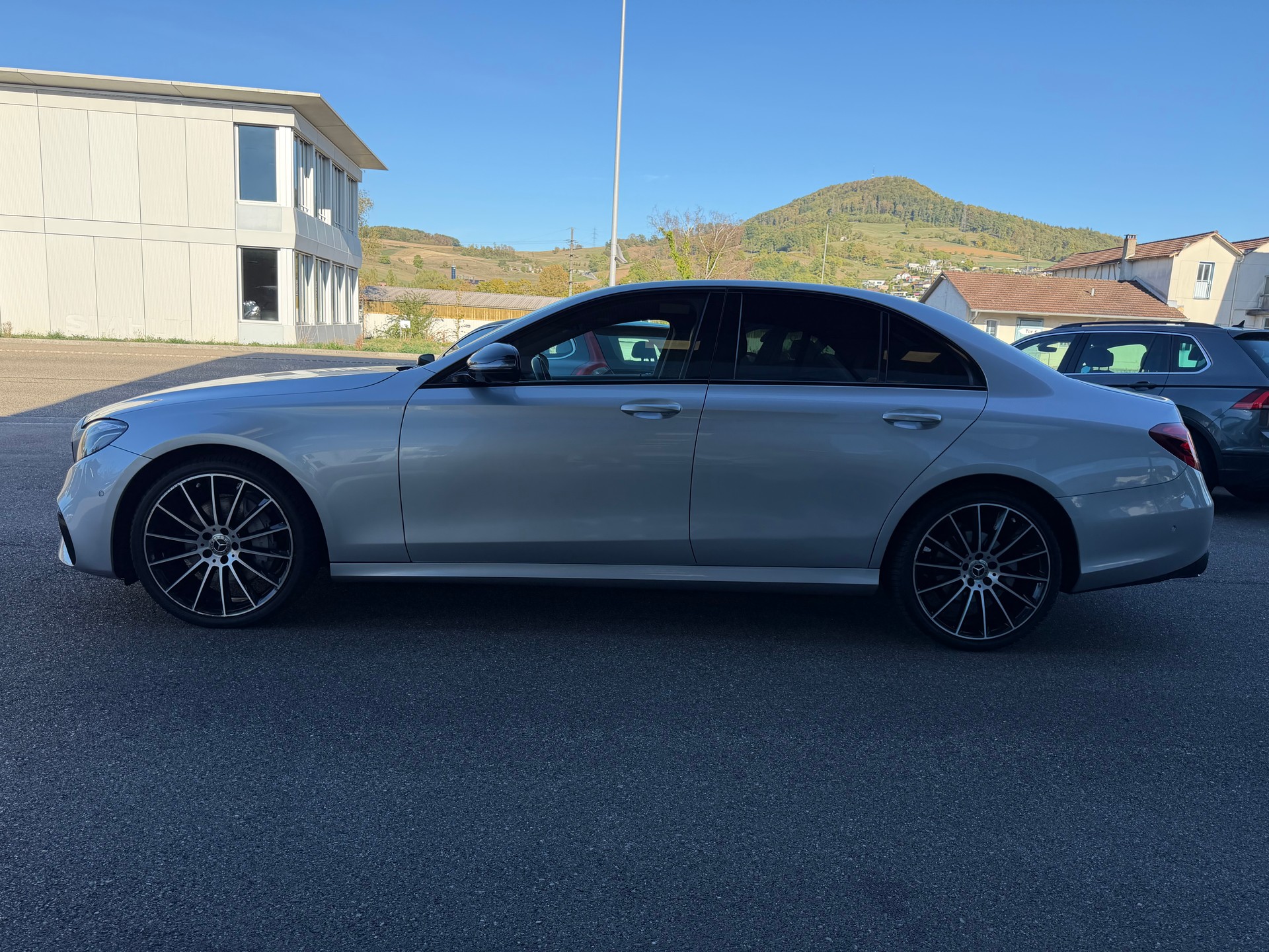 MERCEDES-BENZ E 220 d Swiss Star AMG Line 4matic-image-7