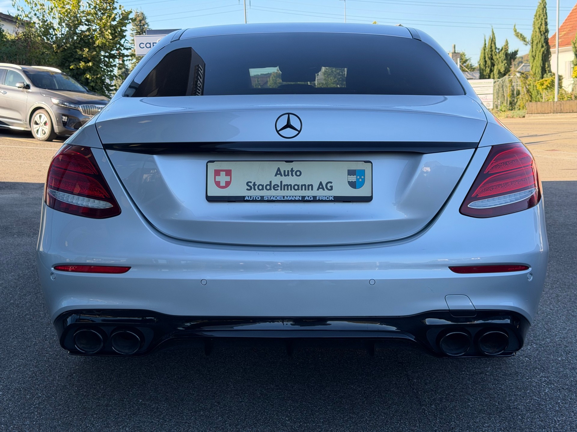 MERCEDES-BENZ E 220 d Swiss Star AMG Line 4matic-image-3