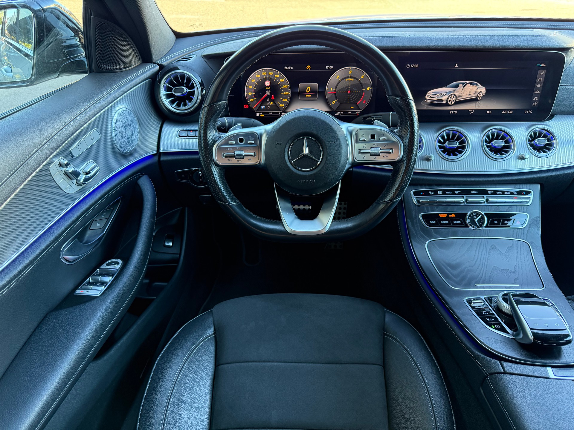 MERCEDES-BENZ E 220 d Swiss Star AMG Line 4matic-image-13