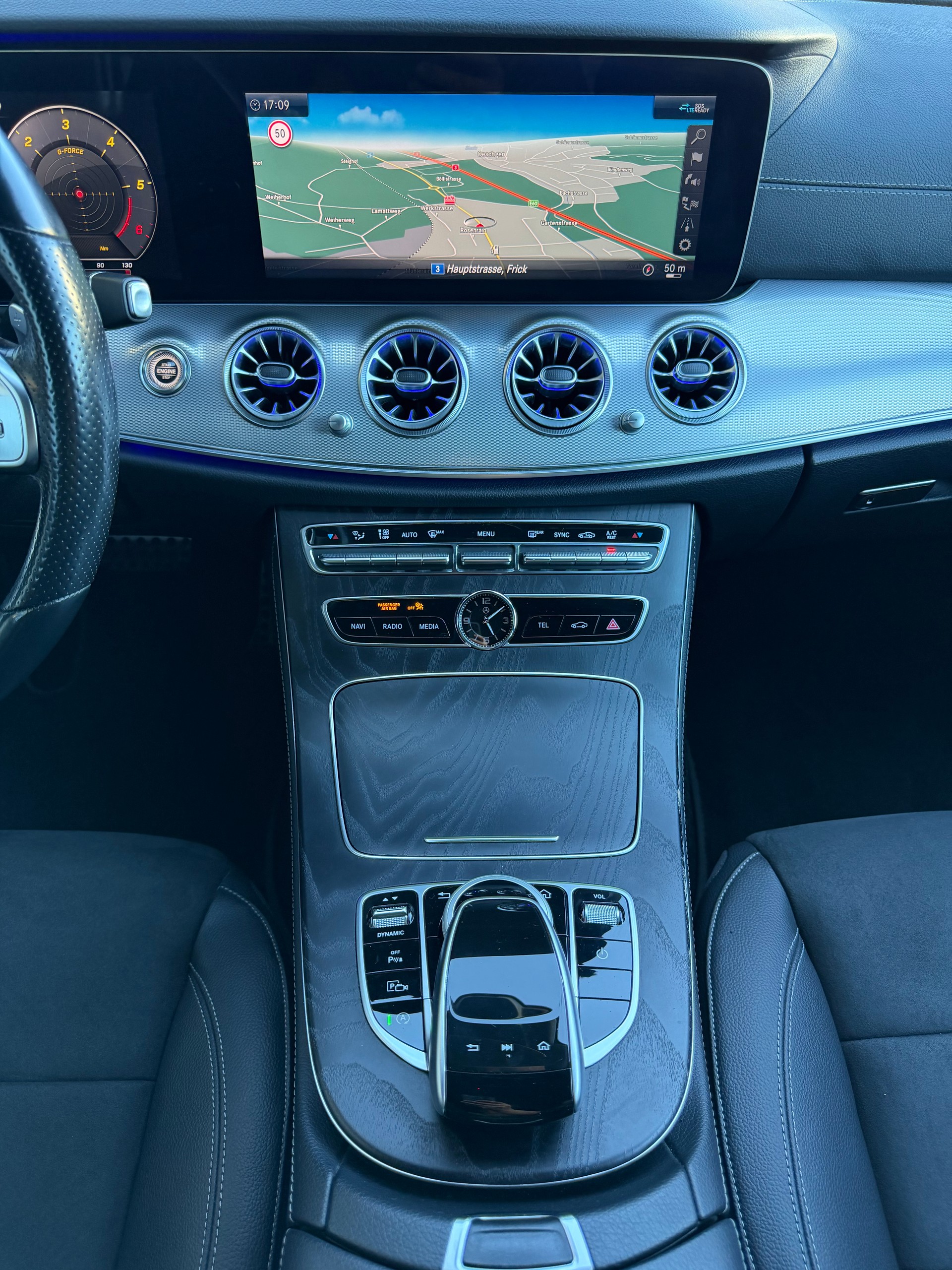 MERCEDES-BENZ E 220 d Swiss Star AMG Line 4matic-image-16