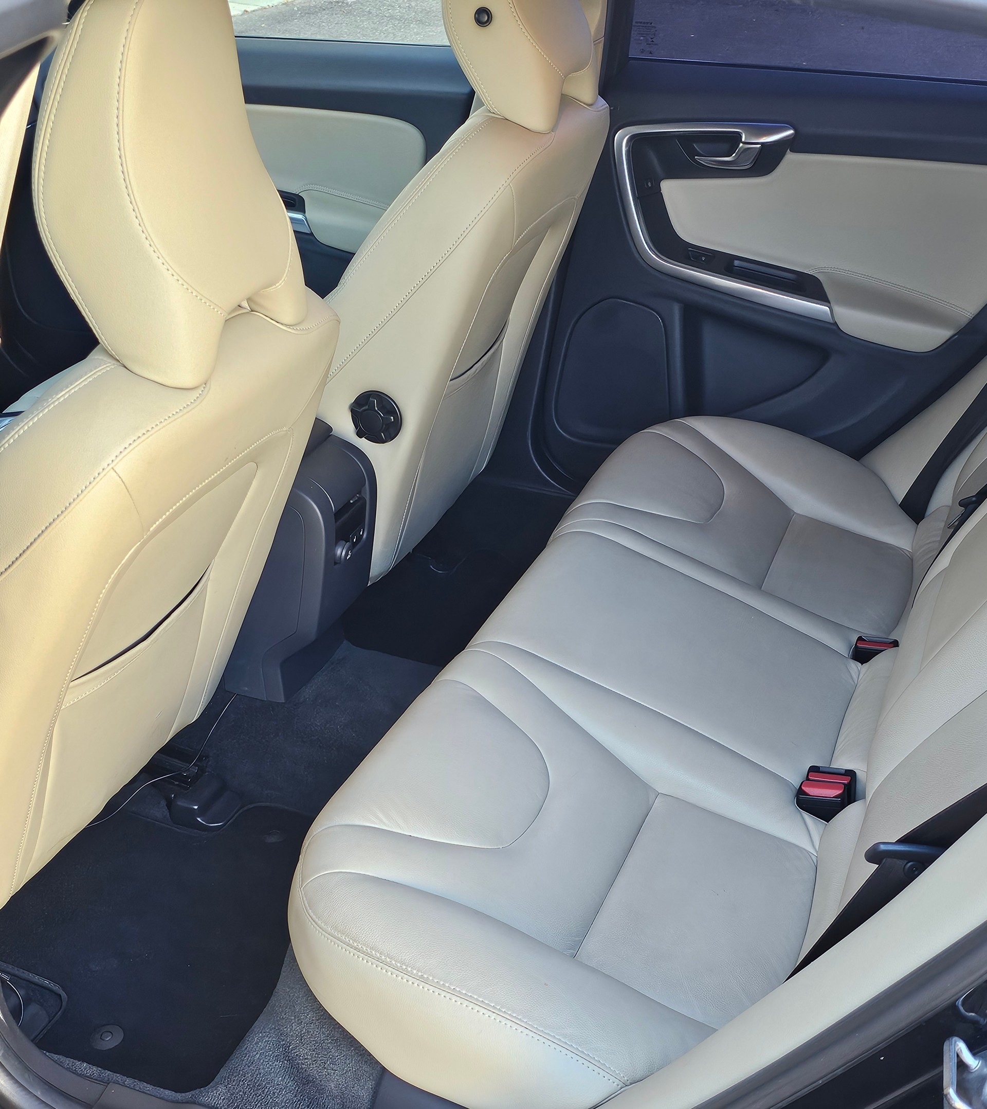 VOLVO V60 D6 AWD Plug-in Hybrid Summum Geartronic-image-10