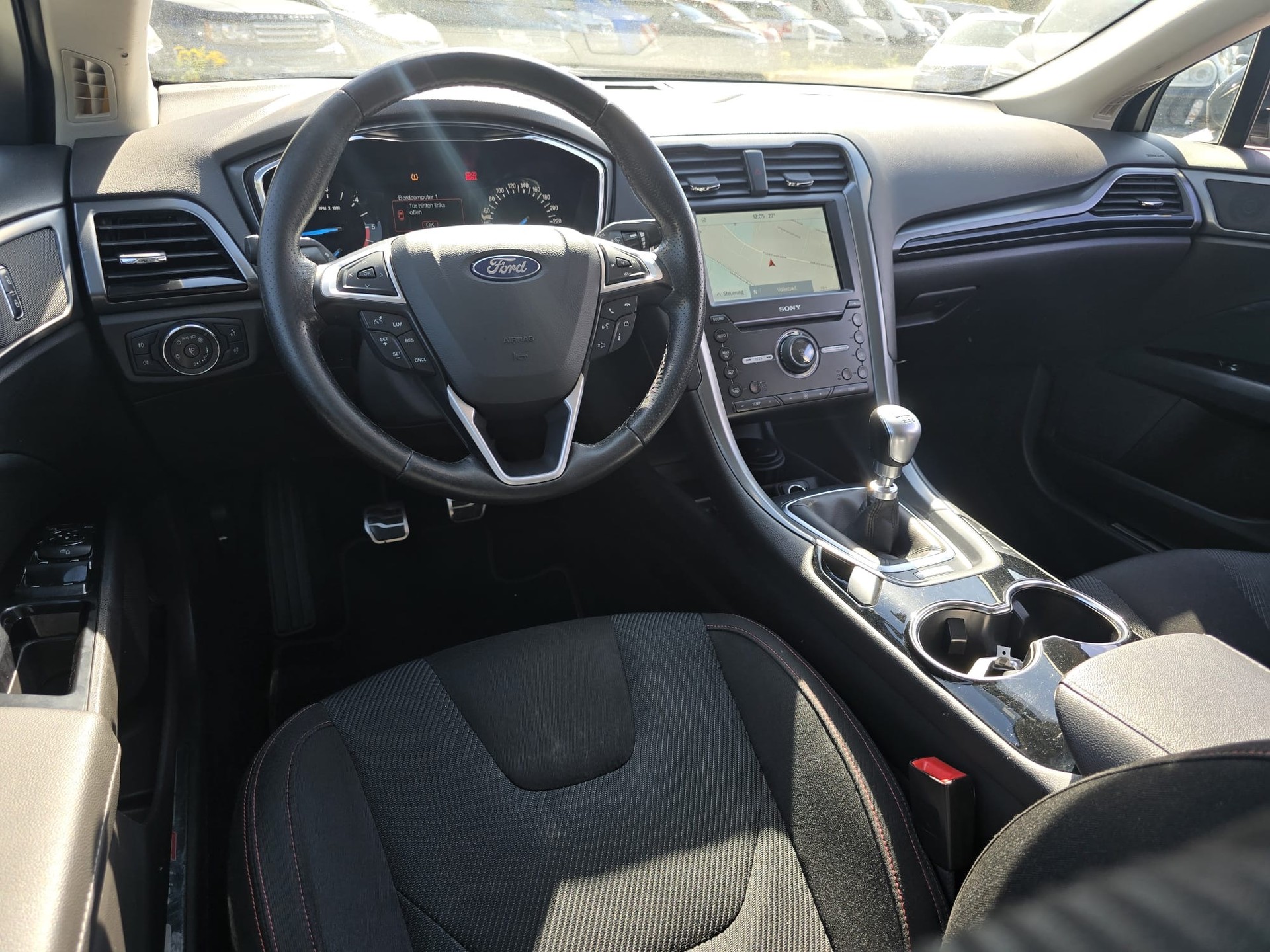 FORD Mondeo 2.0 TDCi ST-Line-image-11