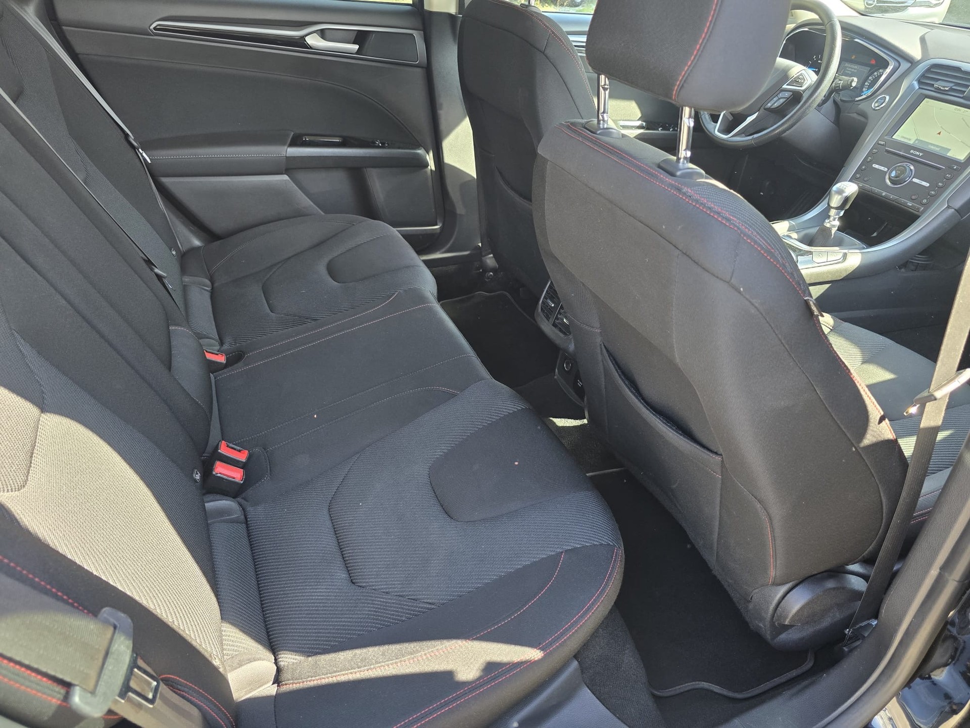 FORD Mondeo 2.0 TDCi ST-Line-image-15