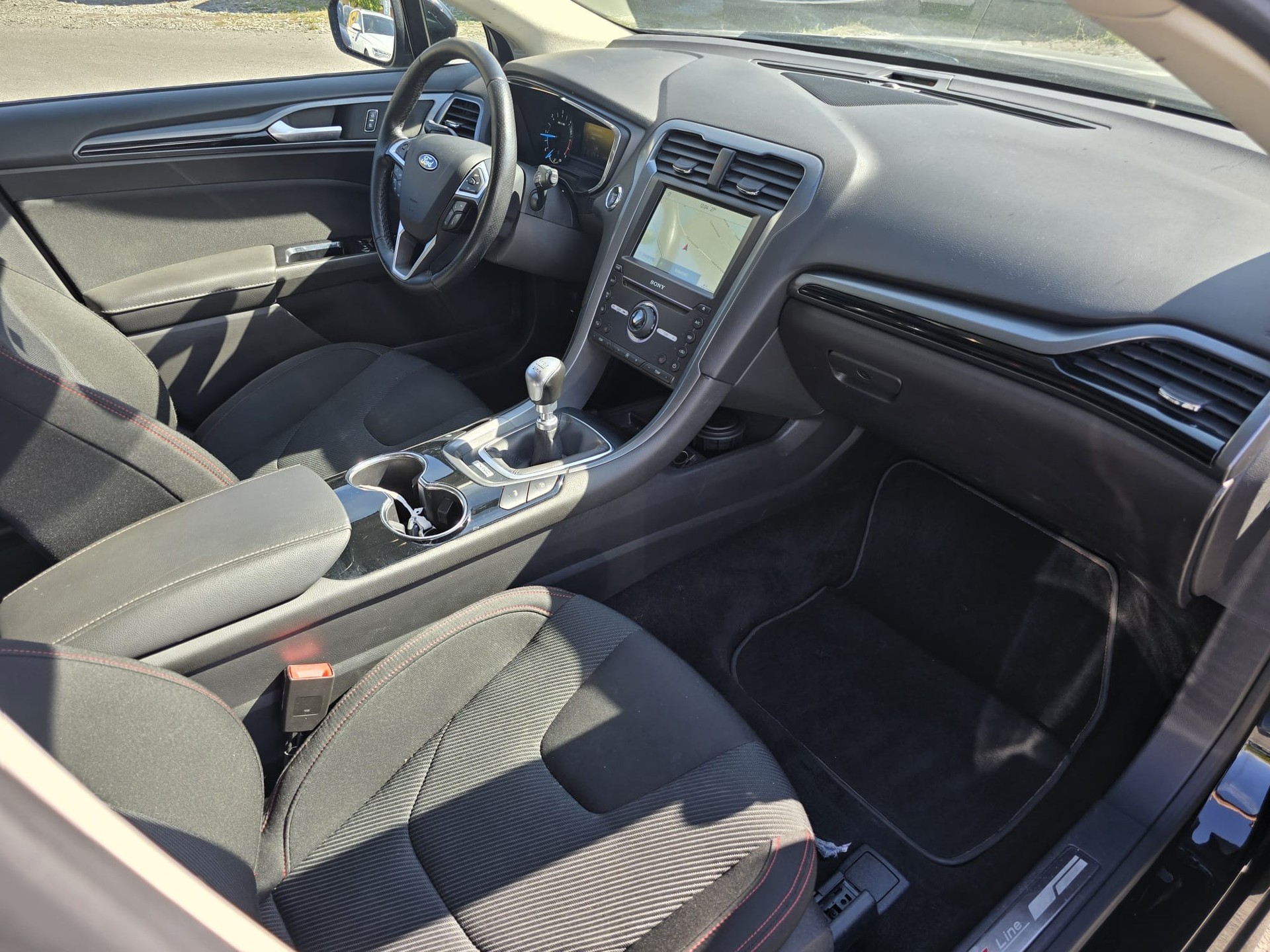 FORD Mondeo 2.0 TDCi ST-Line-image-10