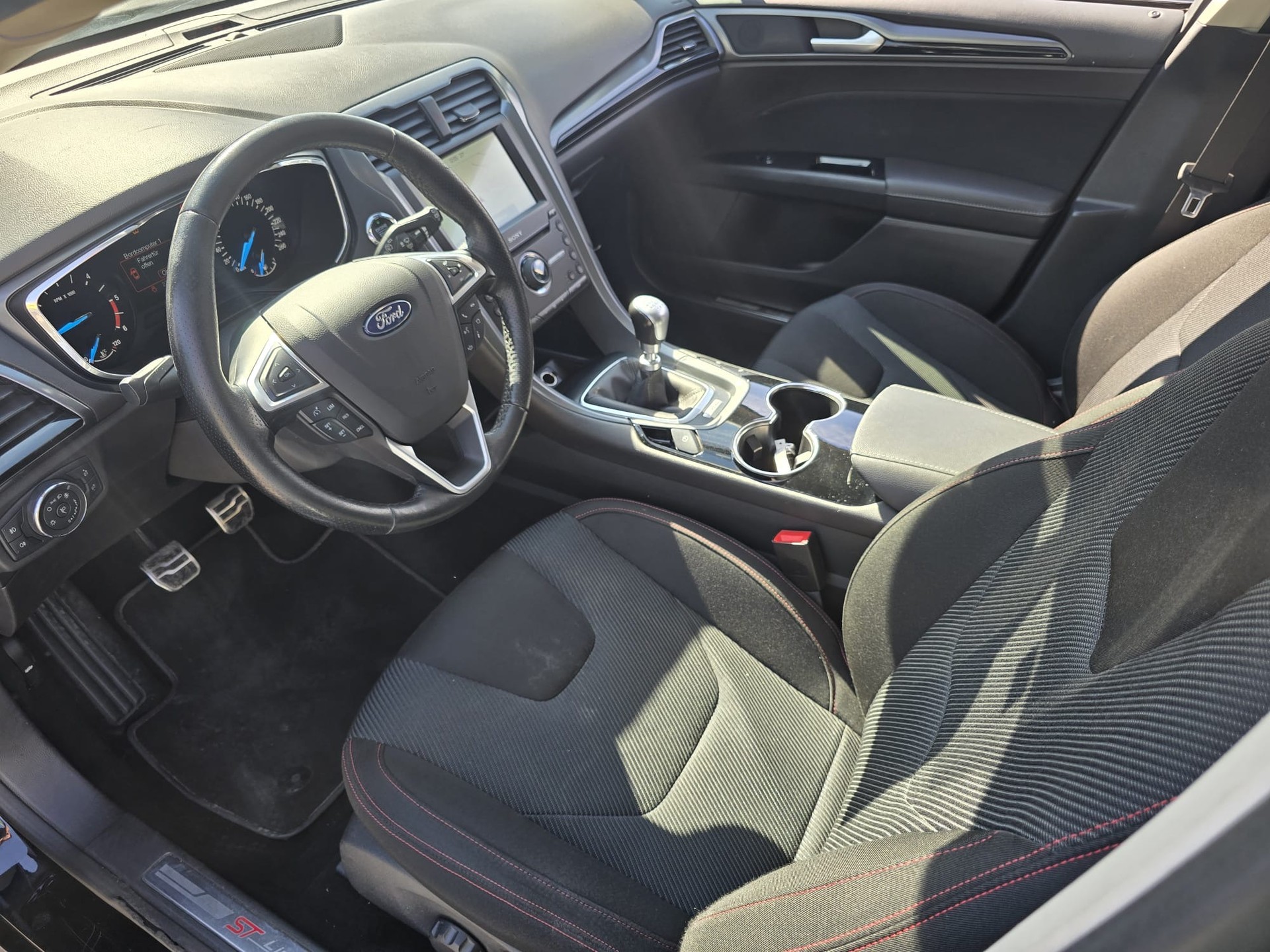 FORD Mondeo 2.0 TDCi ST-Line-image-14