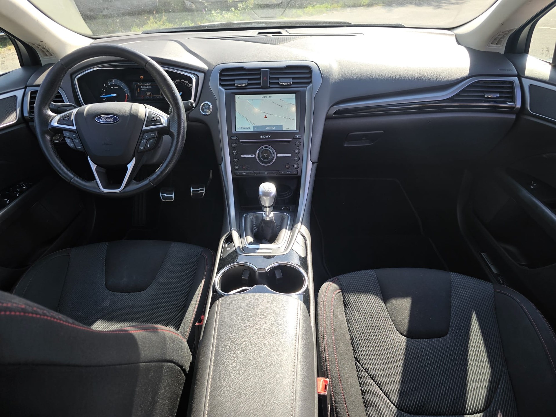 FORD Mondeo 2.0 TDCi ST-Line-image-12