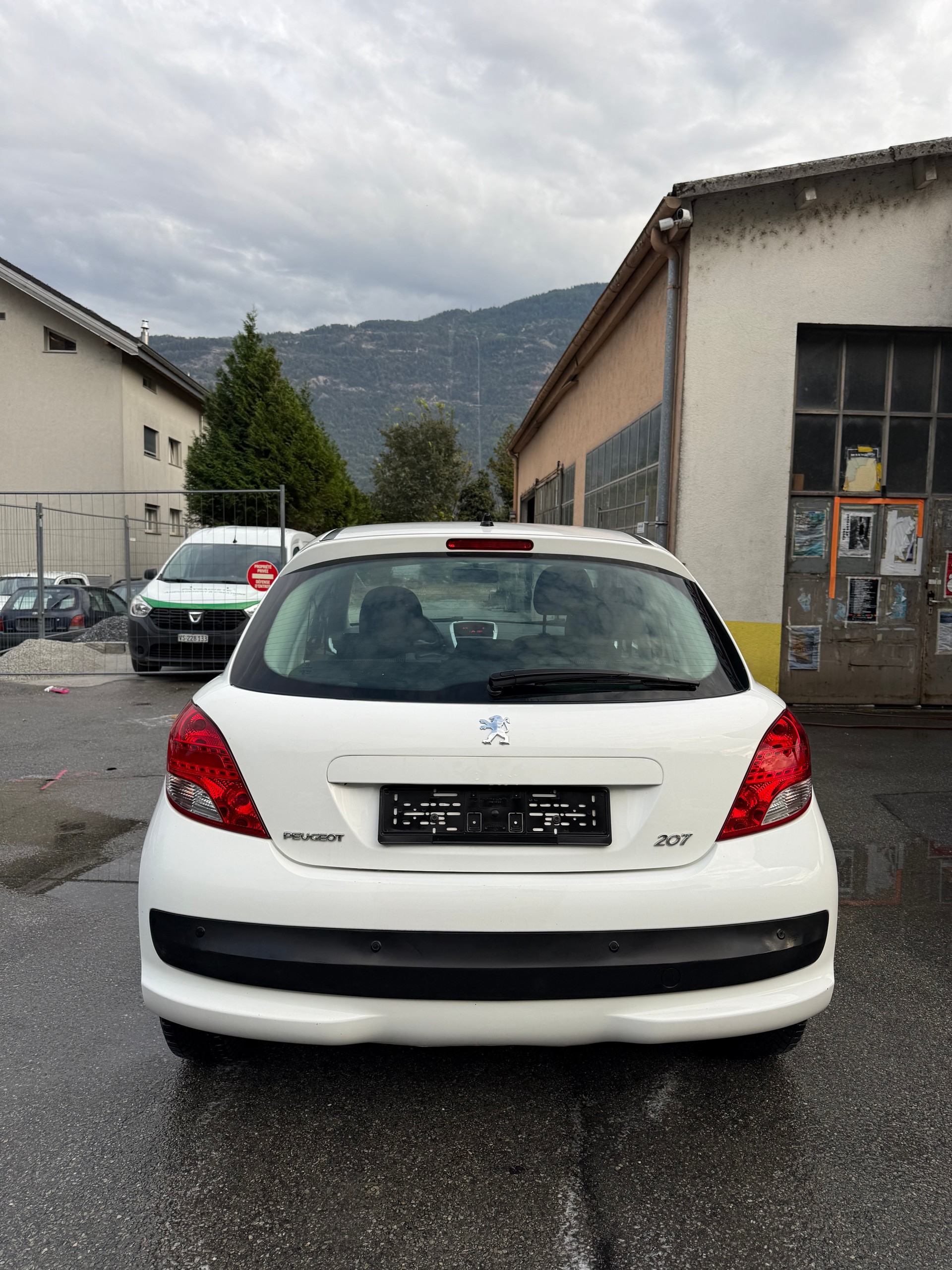 PEUGEOT 207 1.4 Trendy Clim-image-7