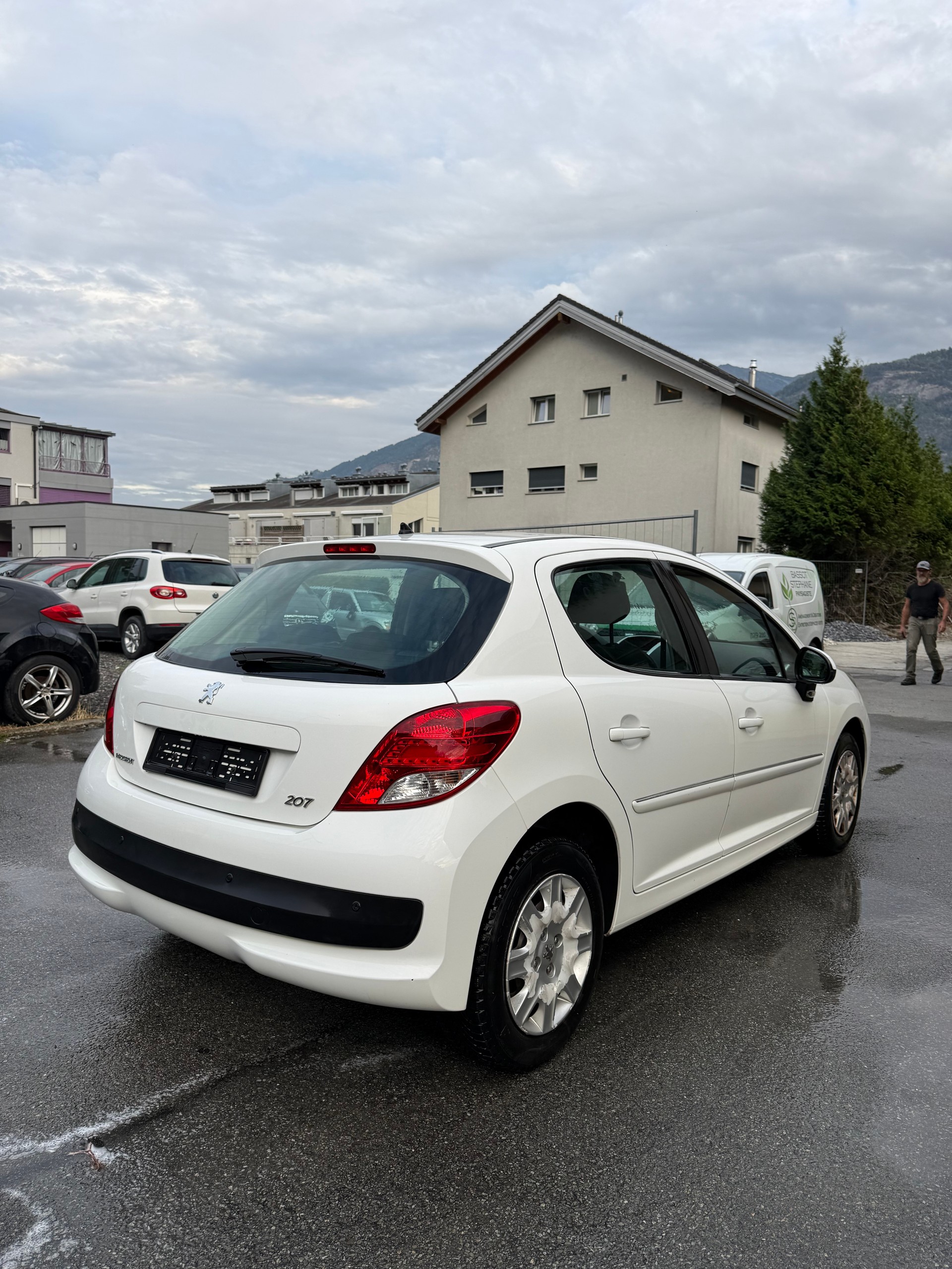 PEUGEOT 207 1.4 Trendy Clim-image-3