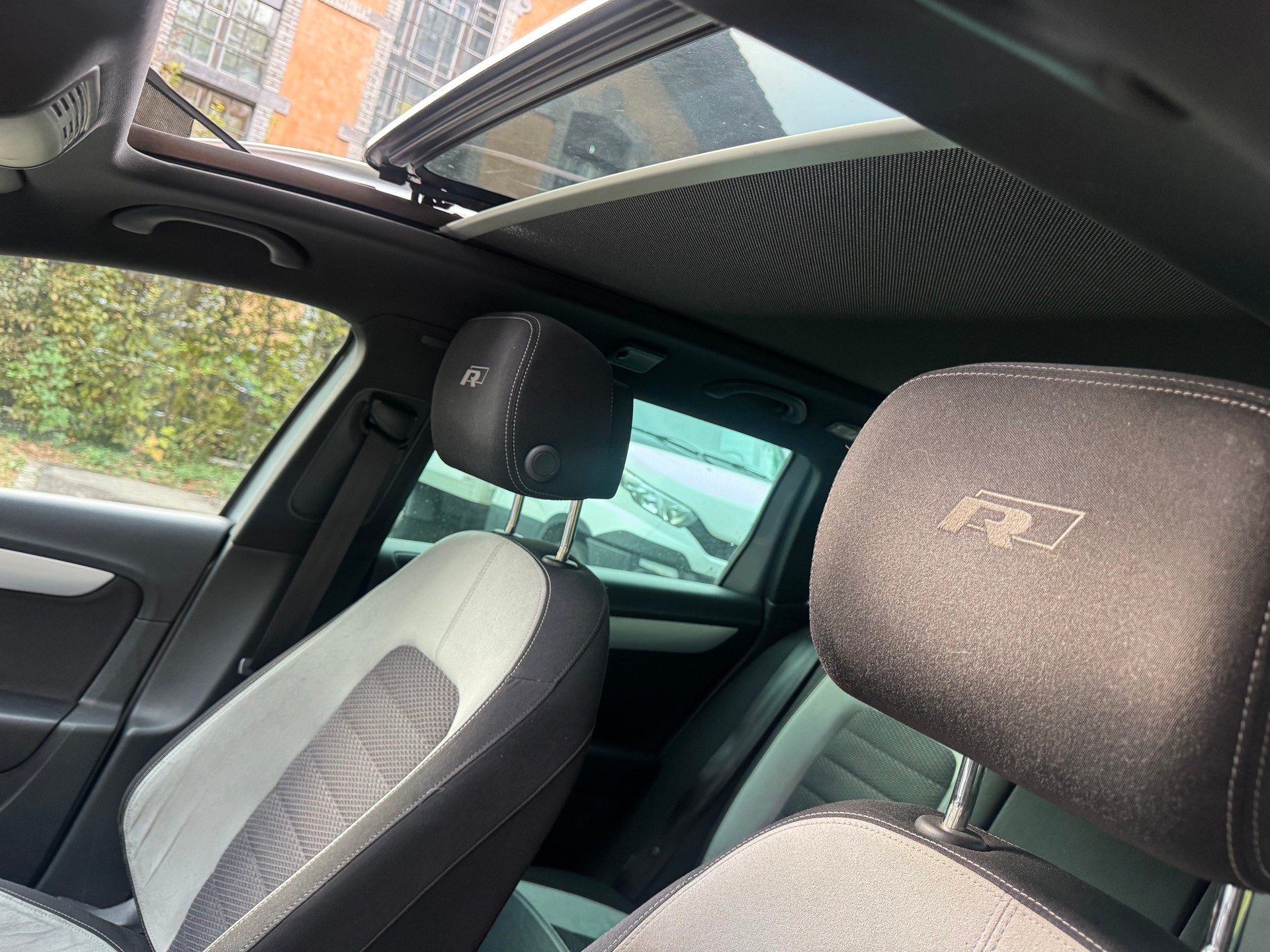 VW Passat Variant 2.0 TSI R-Line DSG-image-6